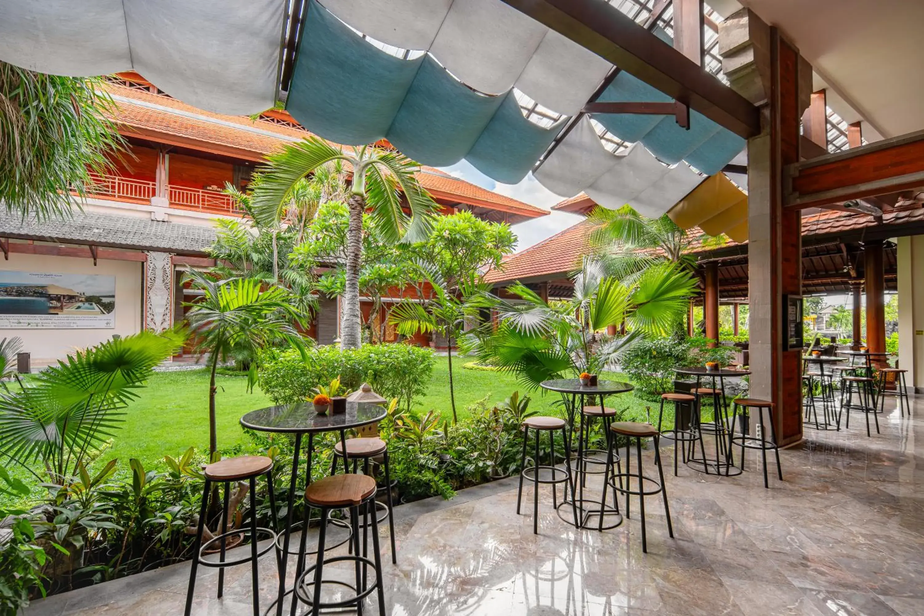 Lounge or bar in Prime Plaza Hotel Sanur – Bali Lounge or bar in Prime Plaza Hotel Sanur – Bali