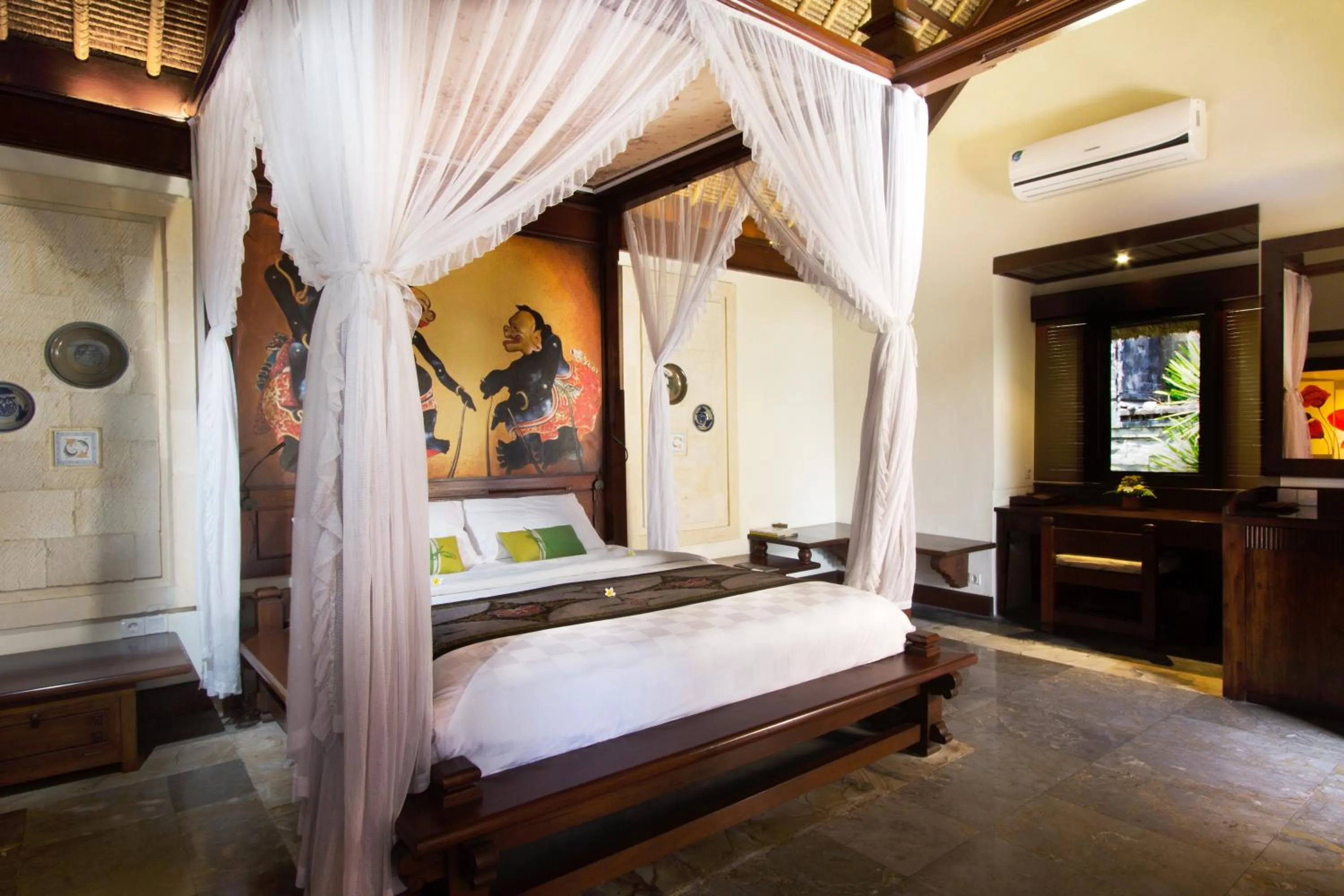 Bedroom, Bed in Grand Balisani Suites Hotel