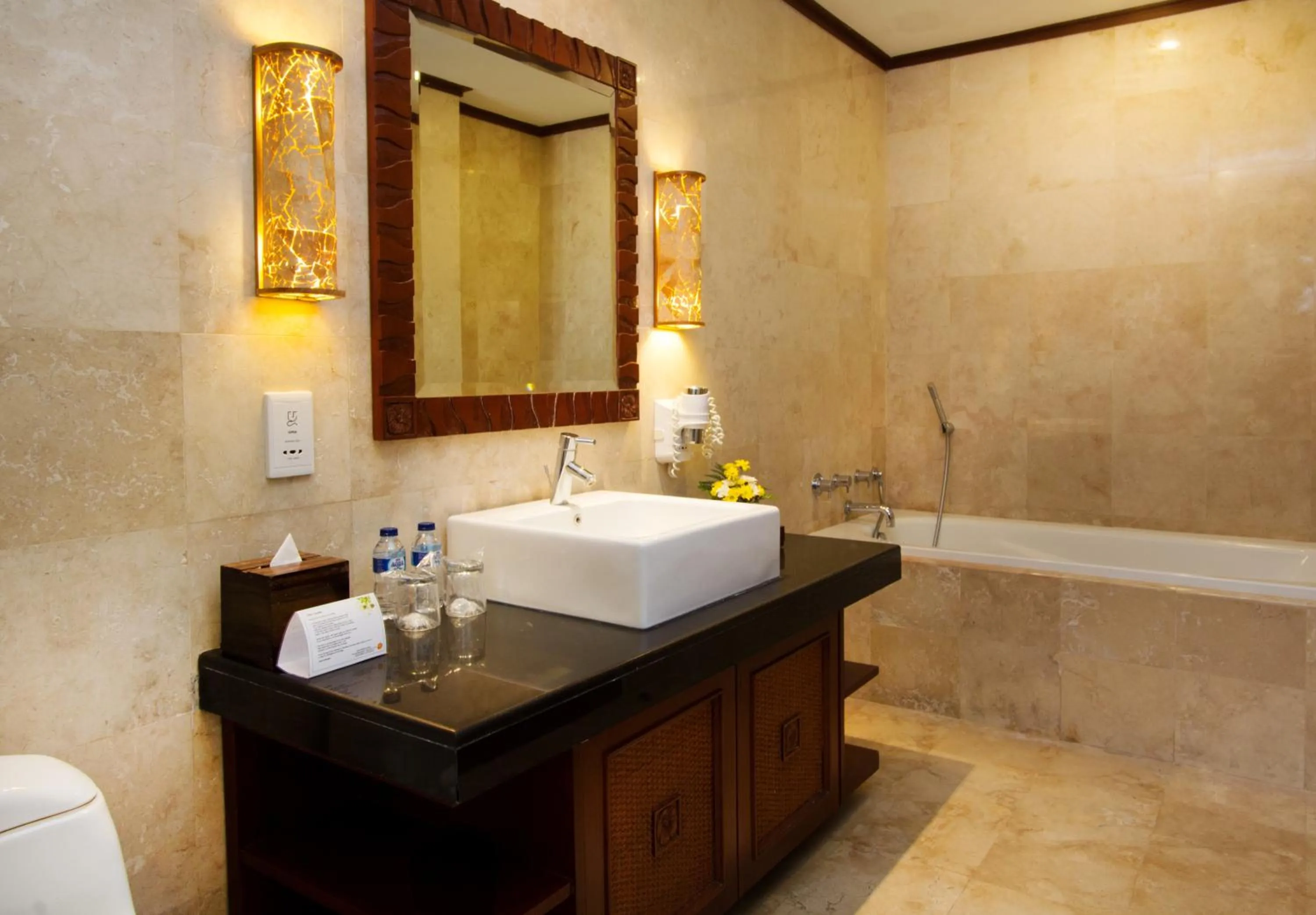 Hot Tub in Grand Balisani Suites Hotel