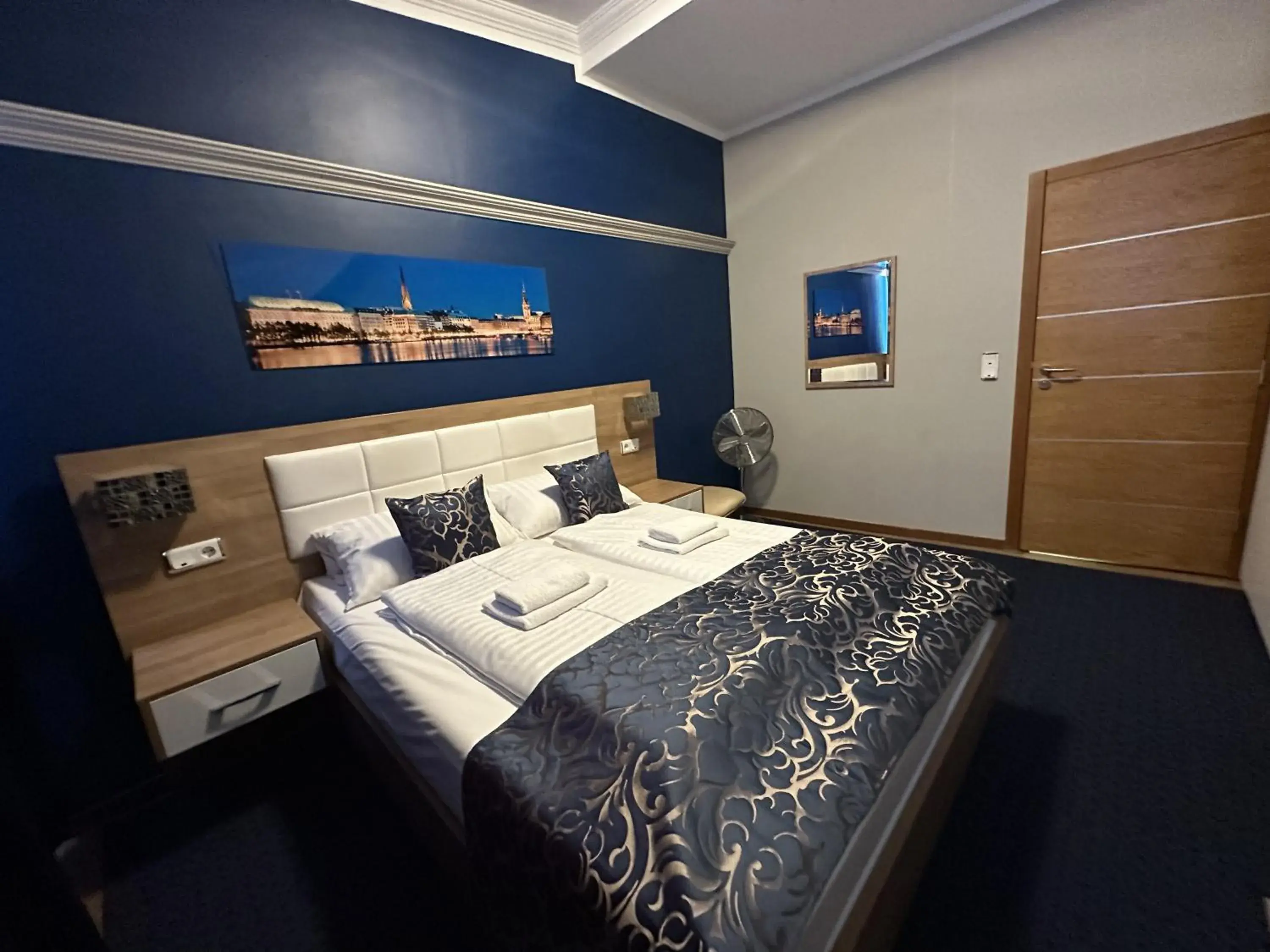 Double Room with Shared Bathroom in C&S Hotel Double Room with Shared Bathroom in C&S Hotel