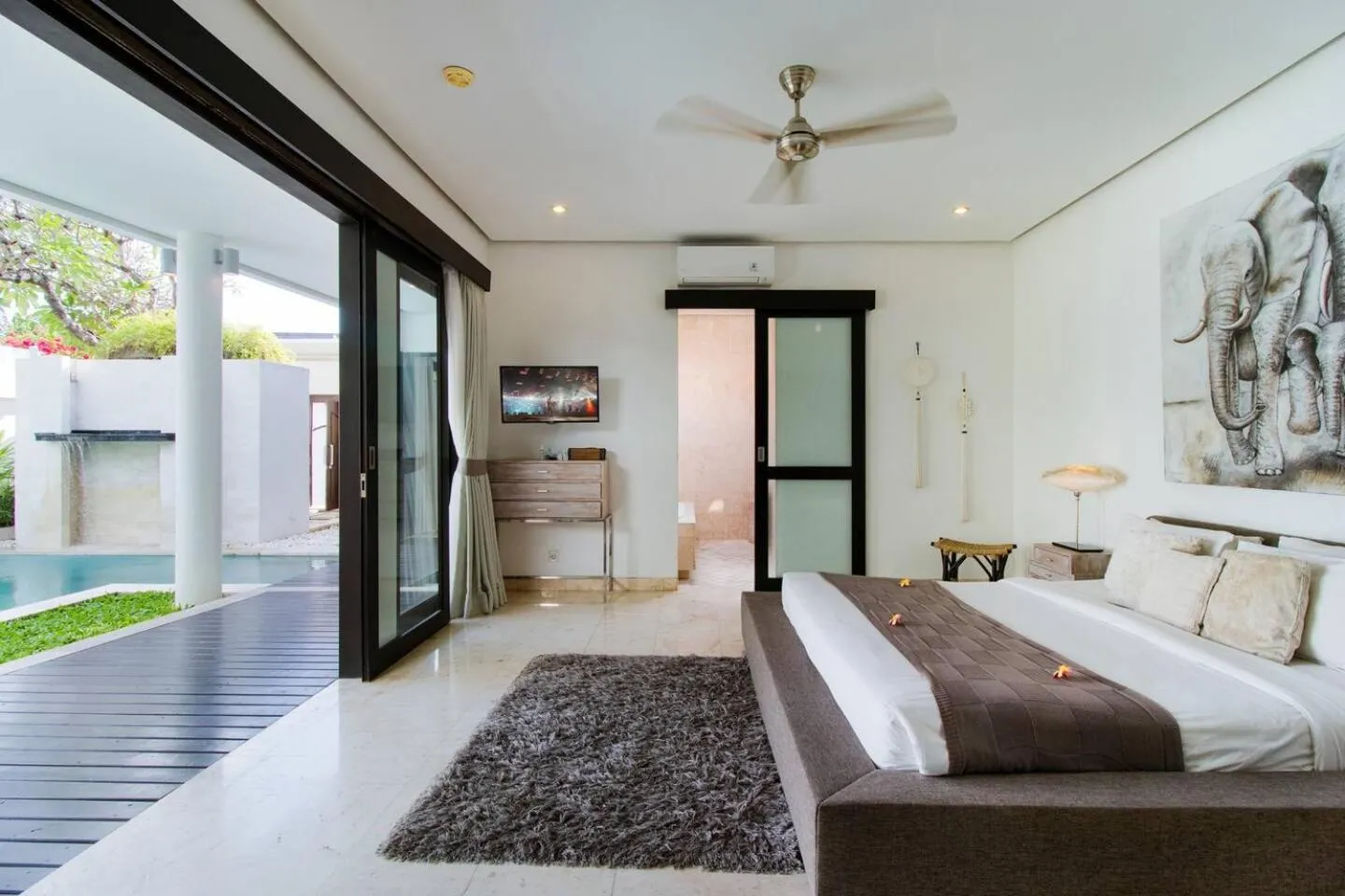 Bed in The Residence Seminyak