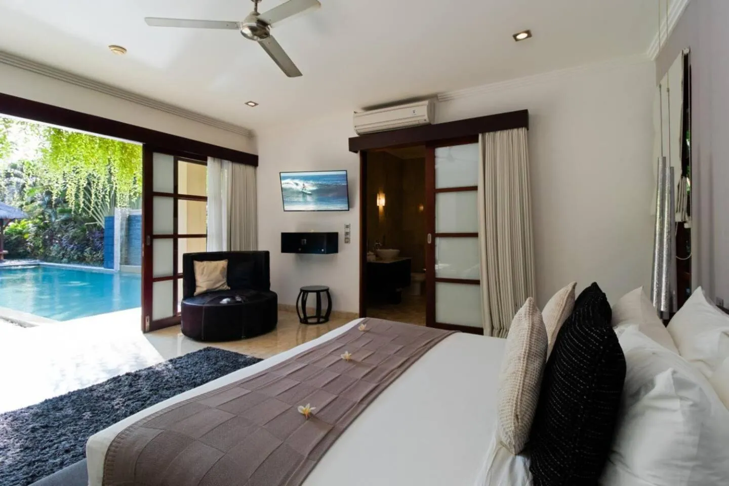 Bed in The Residence Seminyak