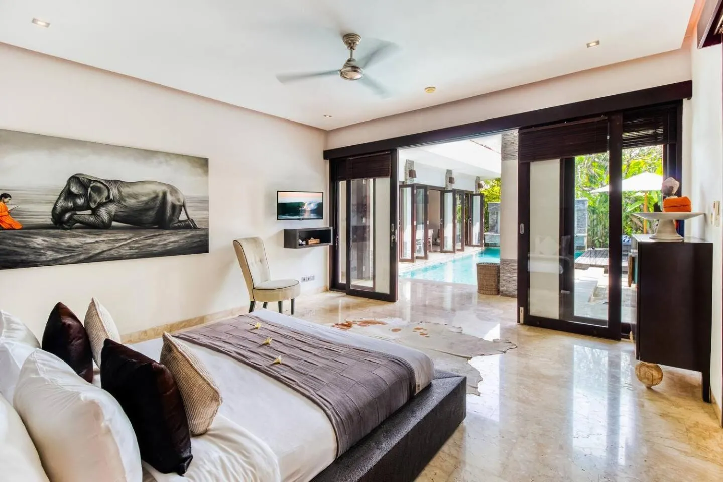 Bed in The Residence Seminyak