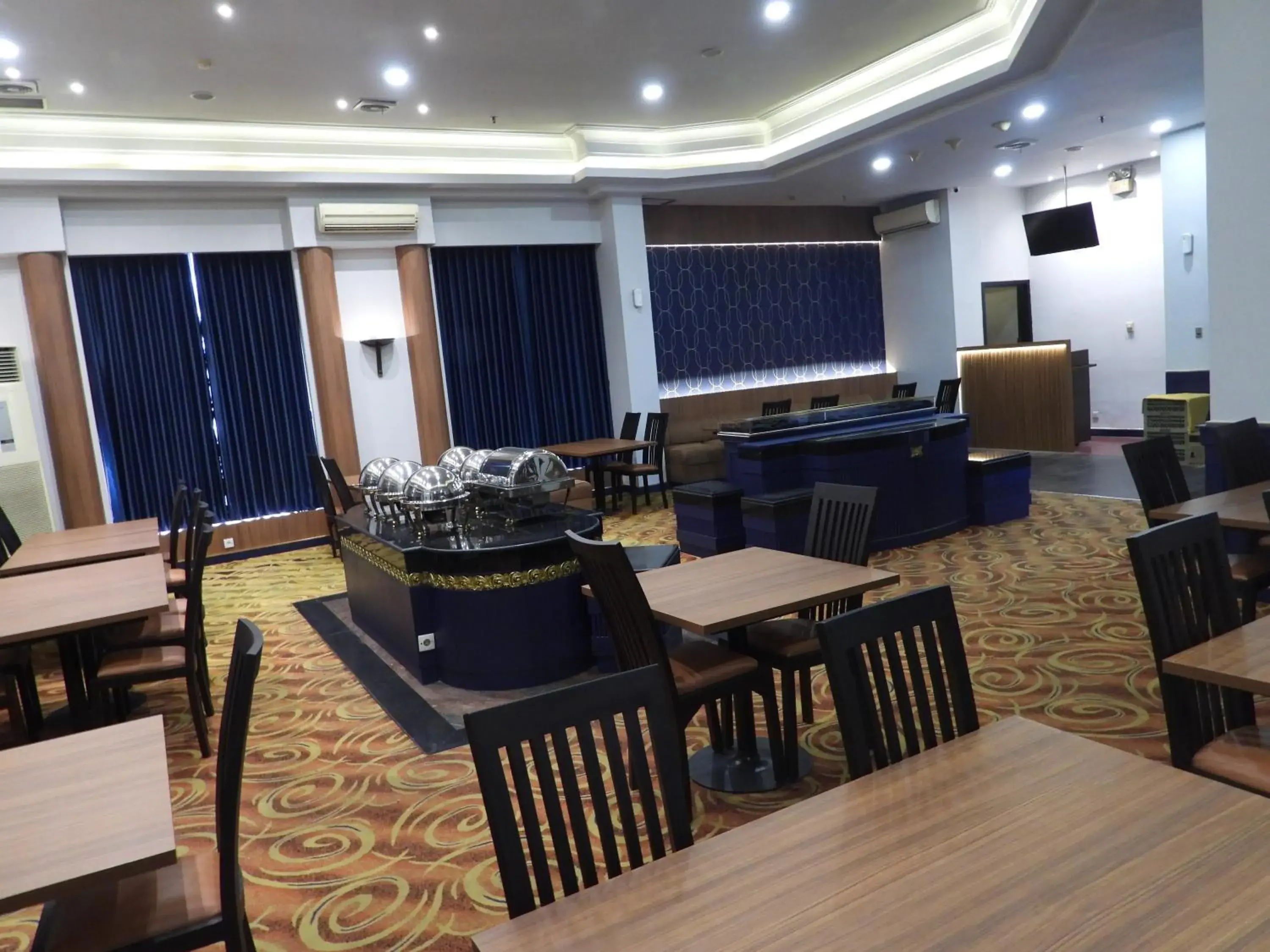 Restaurant/Places to Eat in Travellers Hotel Jakarta
