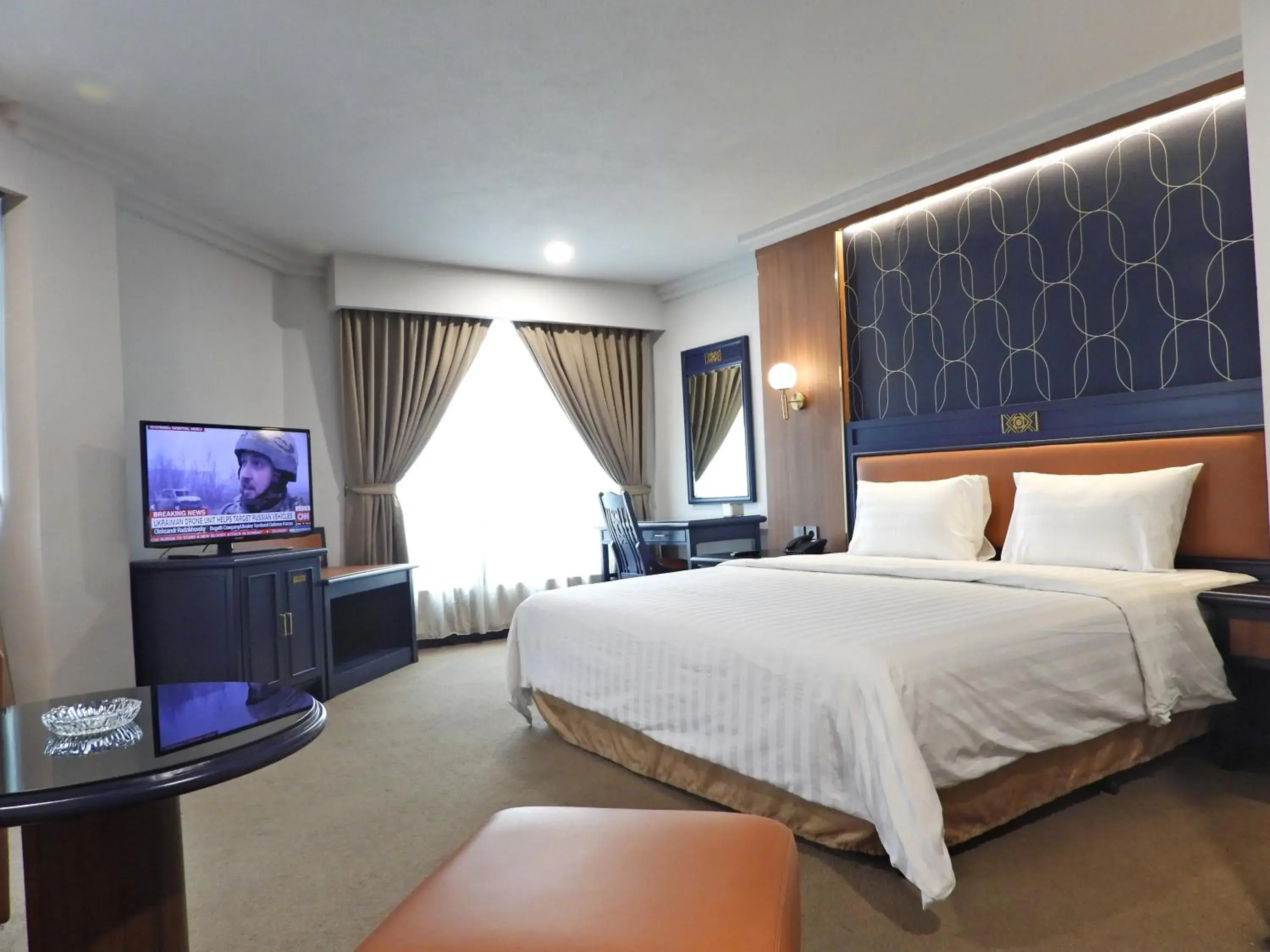 Bed, TV/Entertainment Center in Travellers Hotel Jakarta
