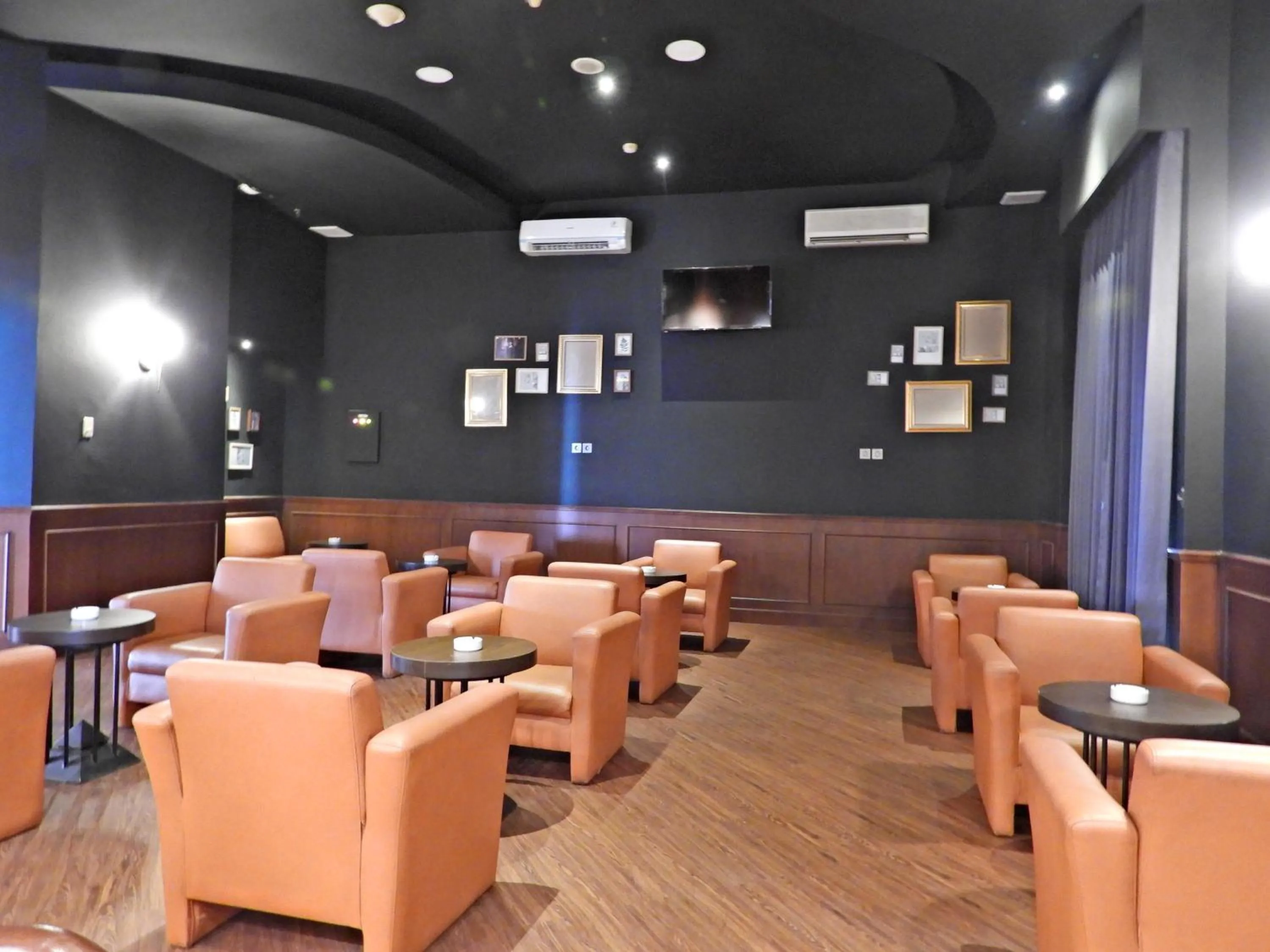 Lounge or bar, Lounge/Bar in Travellers Hotel Jakarta