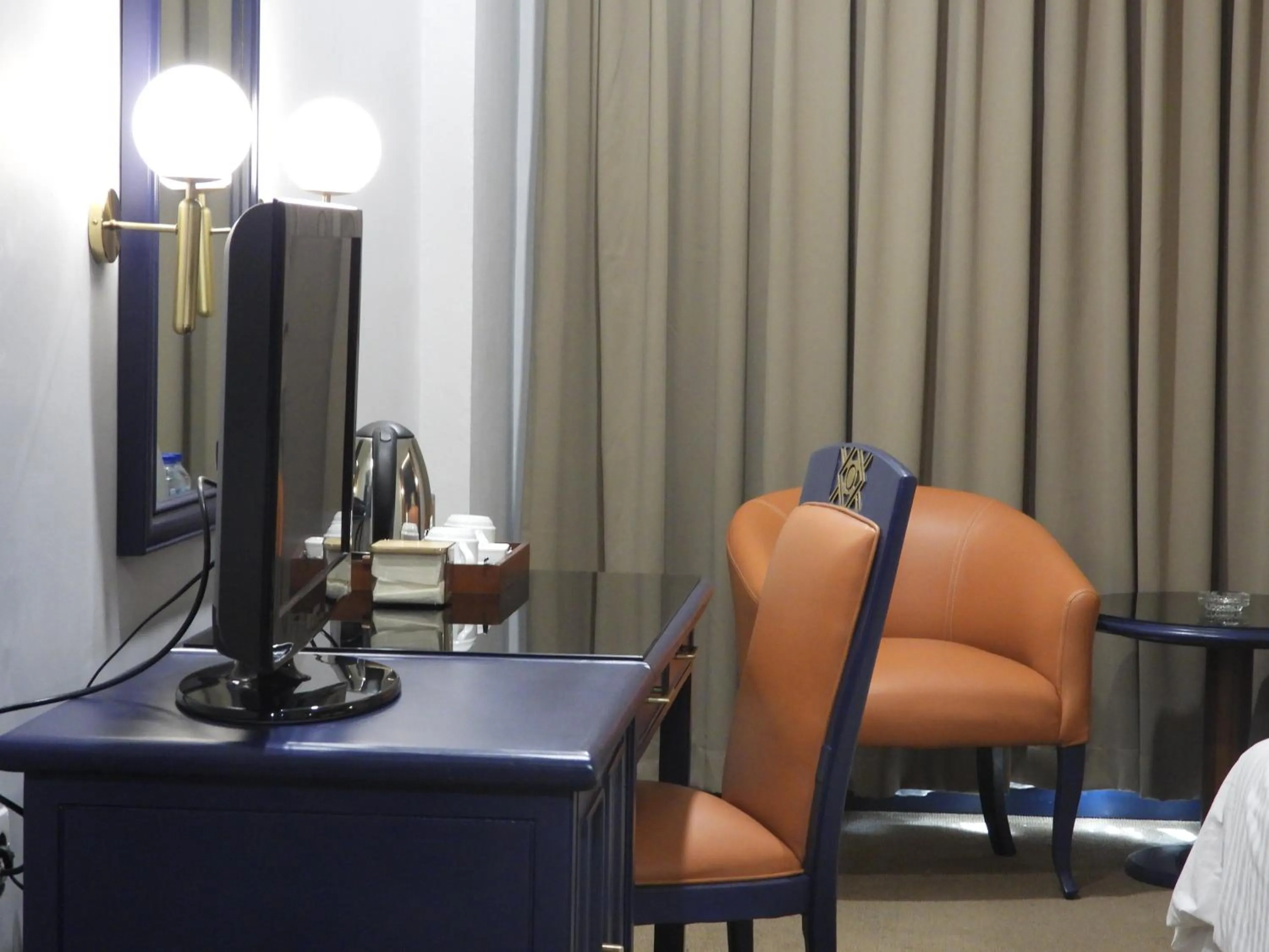 Communal lounge/ TV room, Seating Area in Travellers Hotel Jakarta