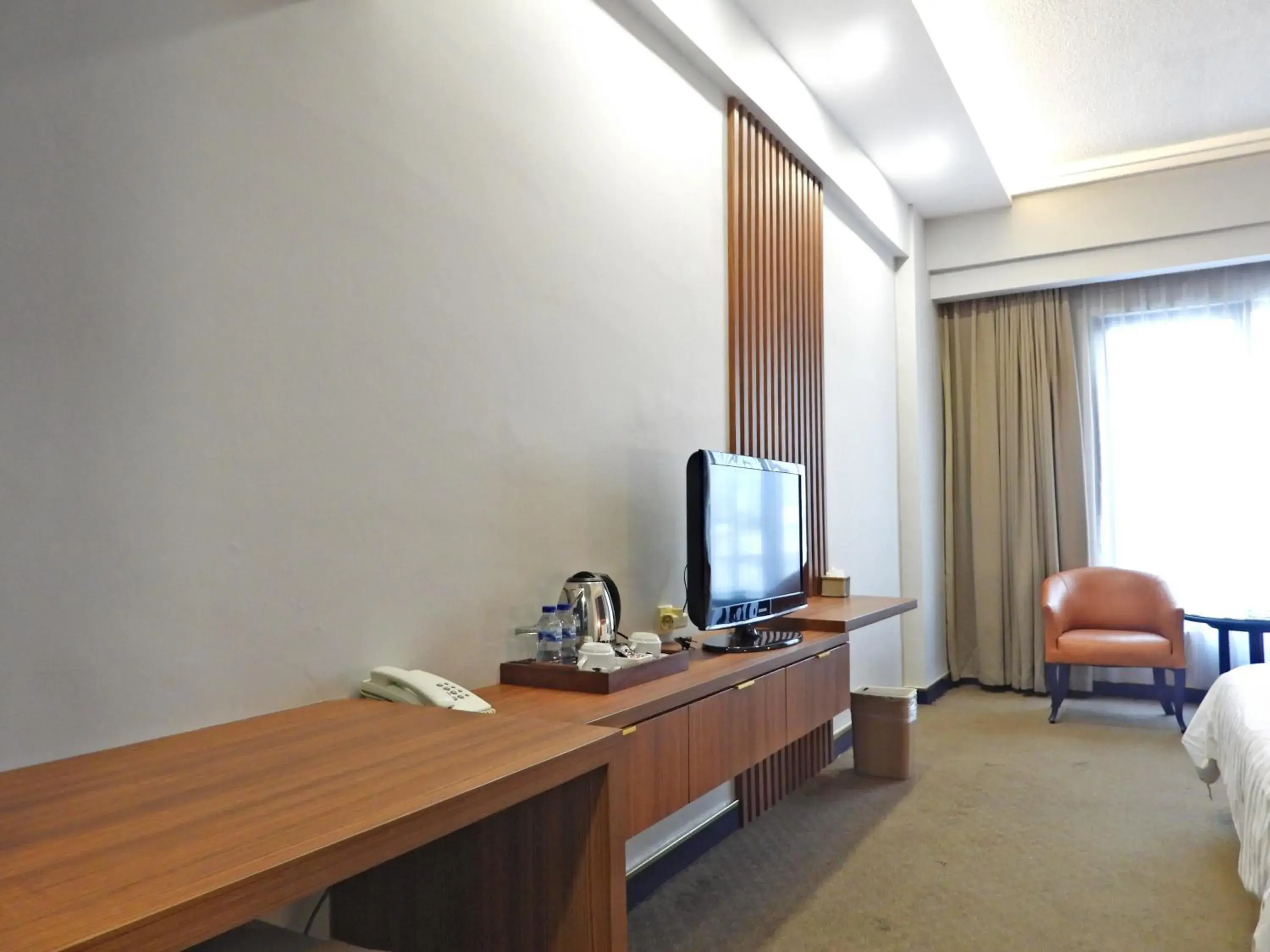 Property building, TV/Entertainment Center in Travellers Hotel Jakarta