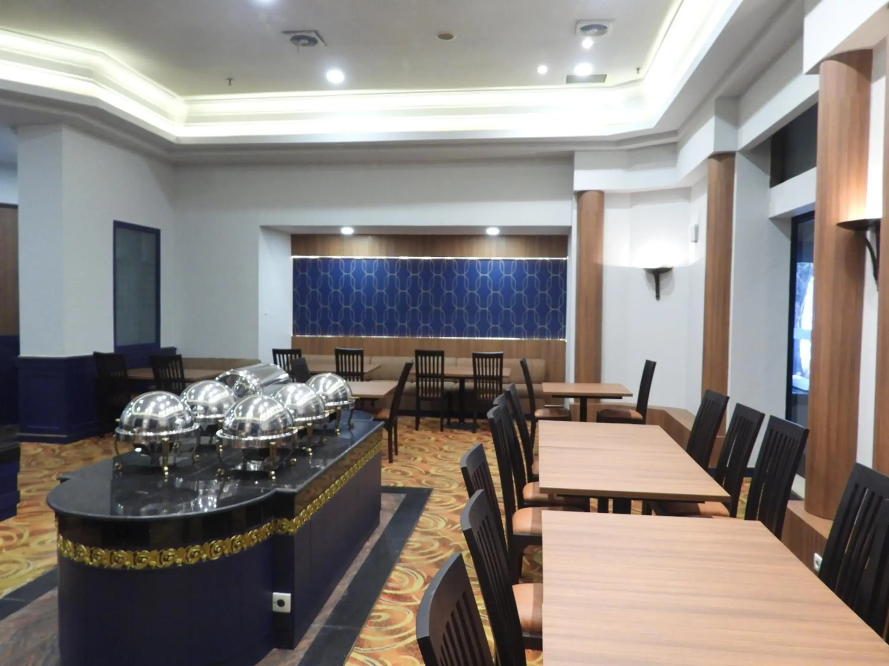 Restaurant/Places to Eat in Travellers Hotel Jakarta