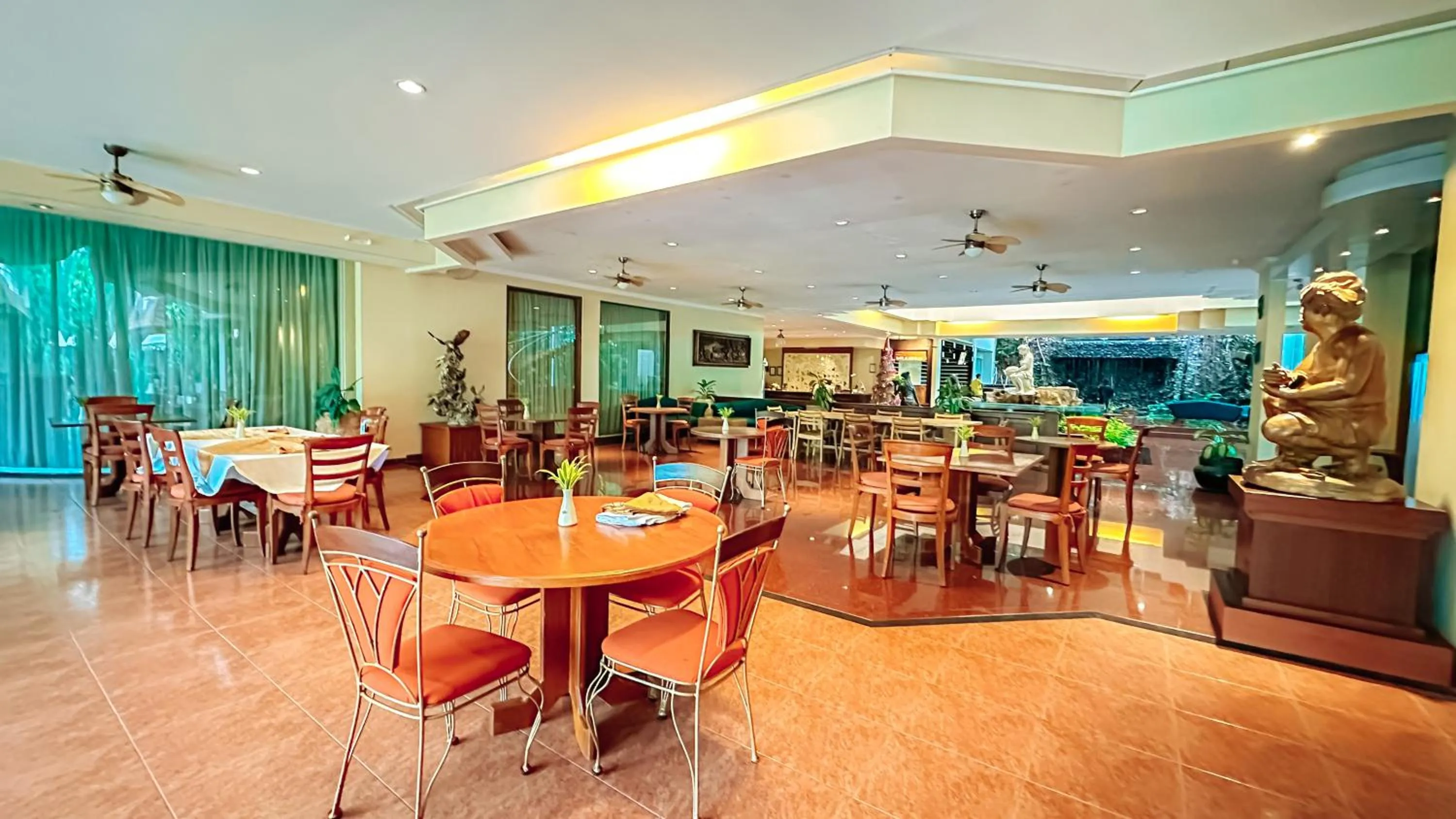 Restaurant/places to eat in Parigata Resorts and Spa