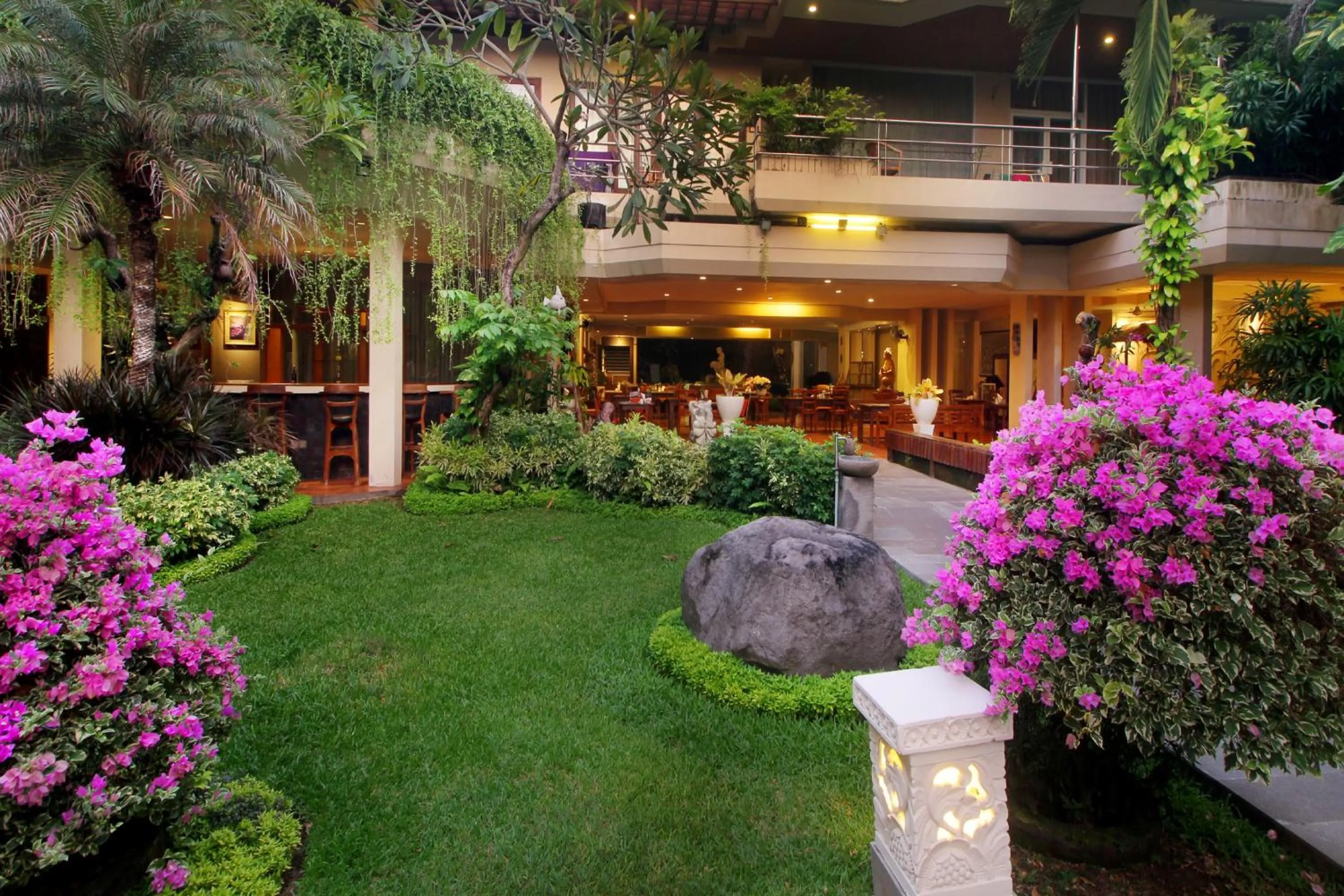 Garden in Parigata Resorts and Spa