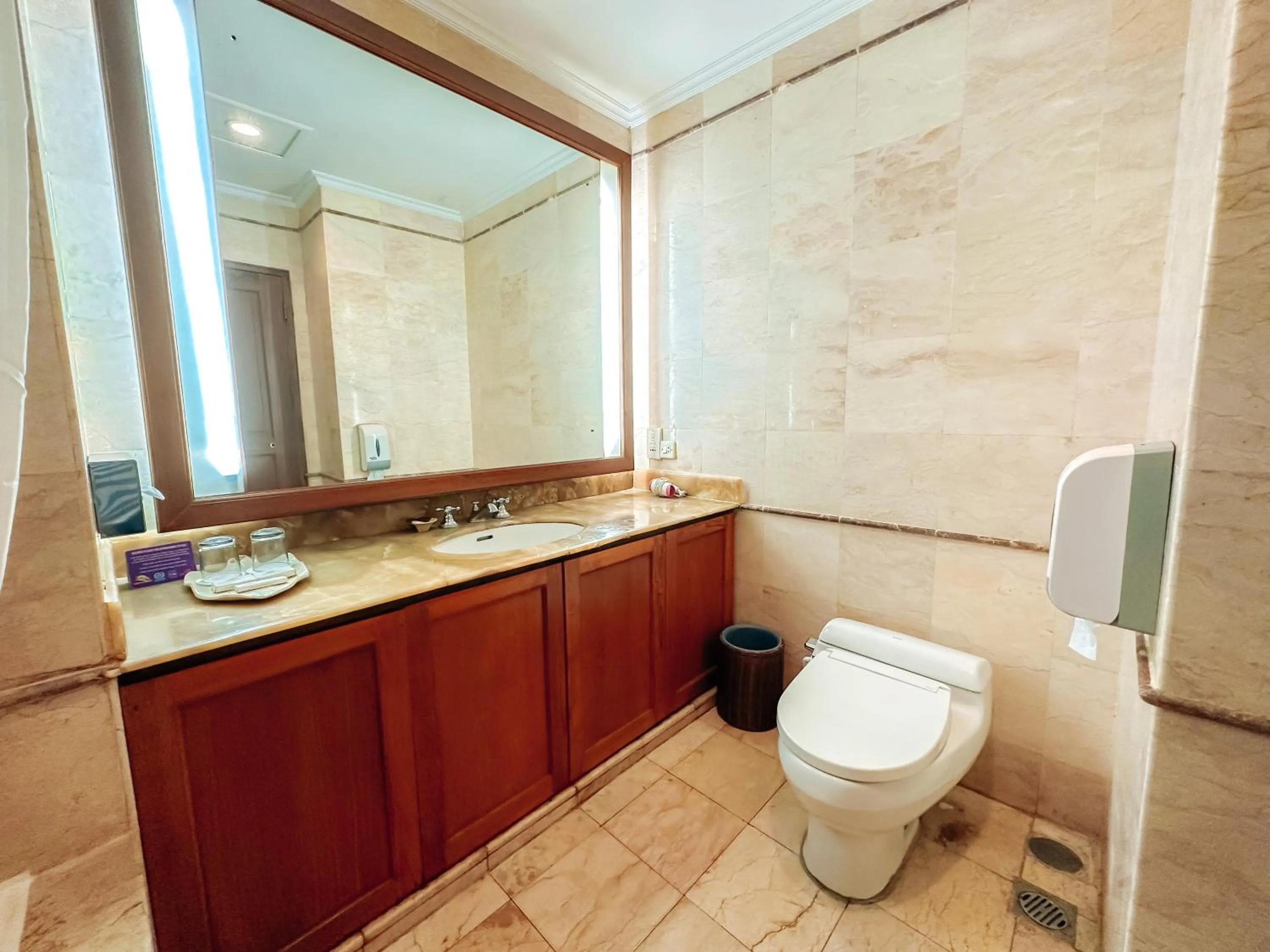 Toilet in Parigata Resorts and Spa