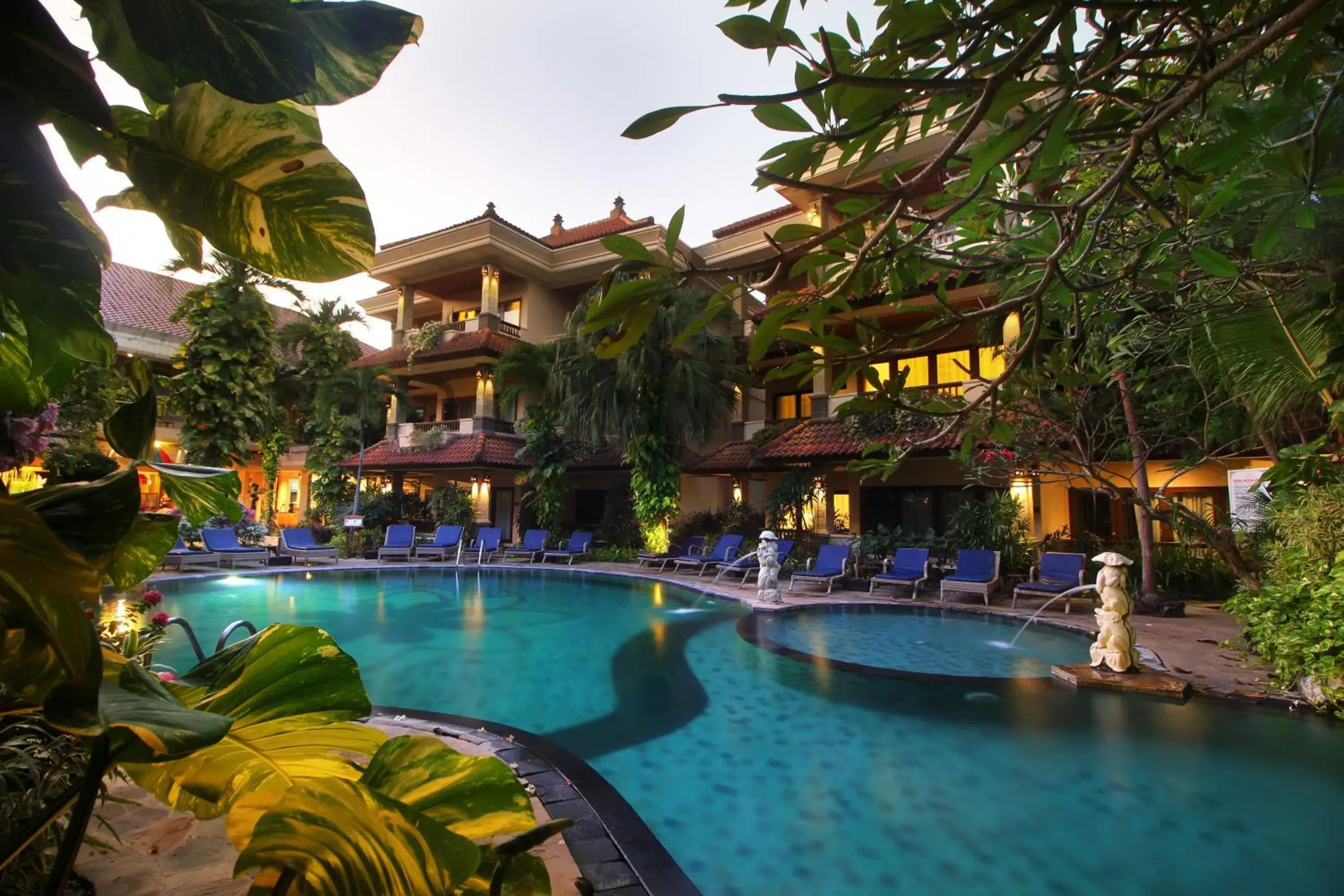 Swimming pool in Parigata Resorts and Spa Swimming pool in Parigata Resorts and Spa