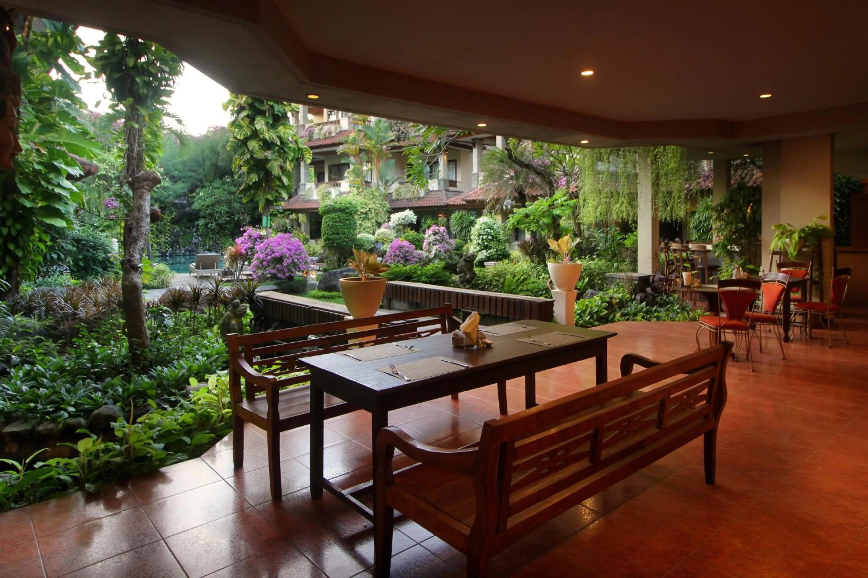 Restaurant/places to eat in Parigata Resorts and Spa