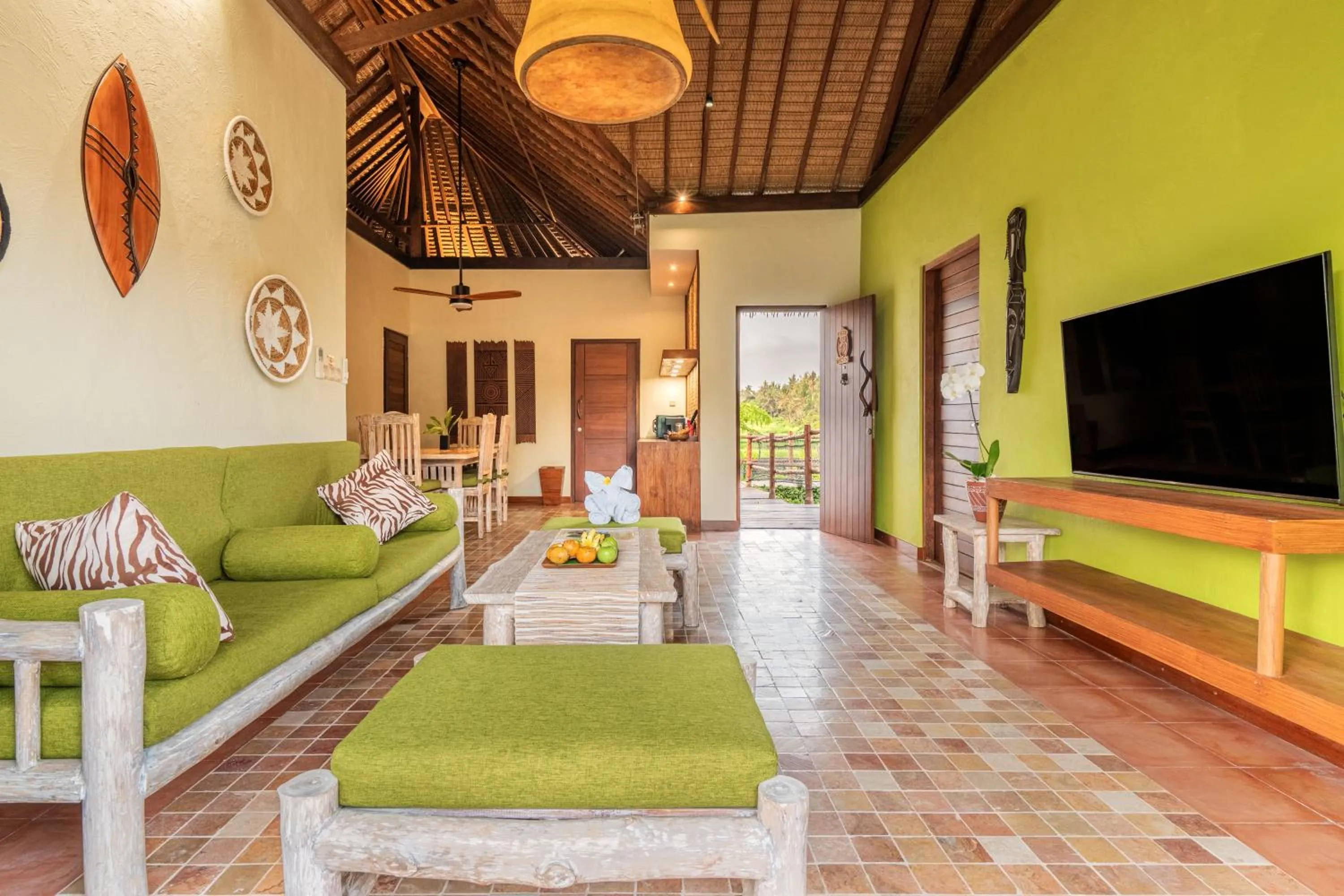 TV and multimedia in Mara River Safari Lodge Bali