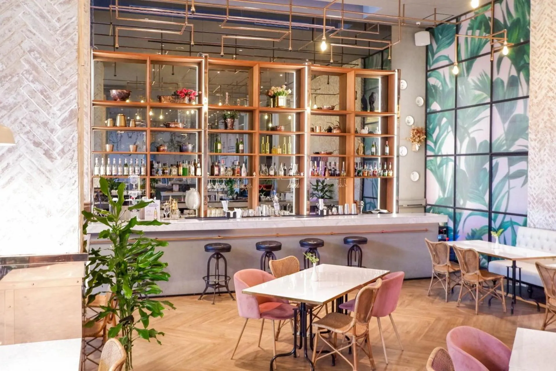 Restaurant/places to eat in Akmani Hotel Jakarta