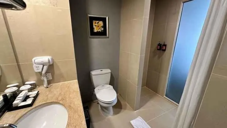 Toilet in Akmani Hotel Jakarta