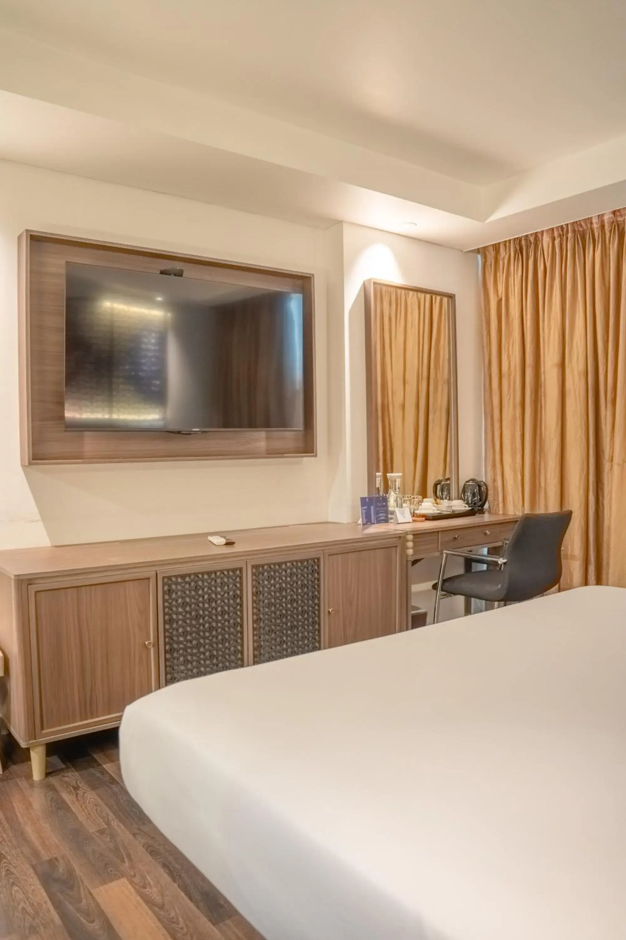 Seating area, Bed in Akmani Hotel Jakarta Seating area, Bed in Akmani Hotel Jakarta