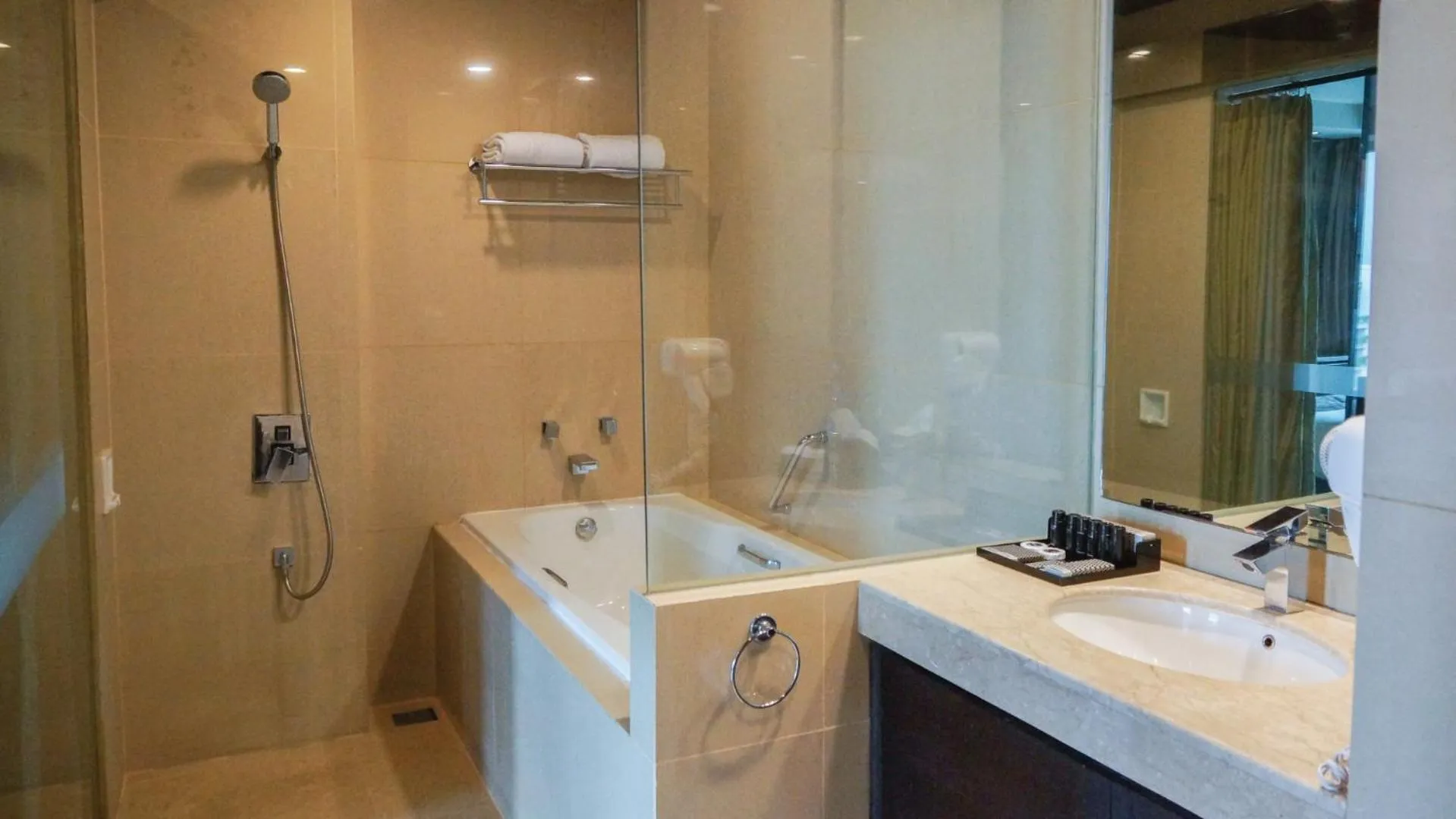 Shower in Akmani Hotel Jakarta
