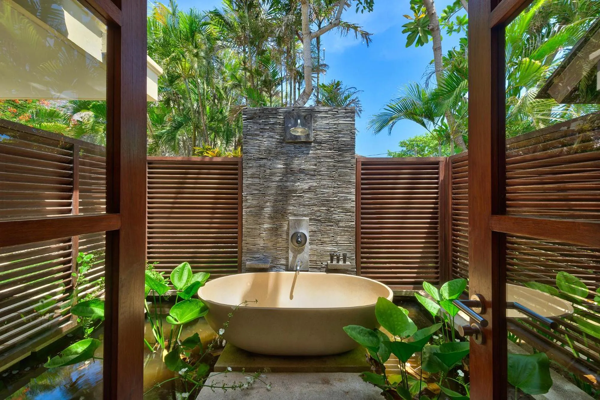 Bath in Karma Kandara