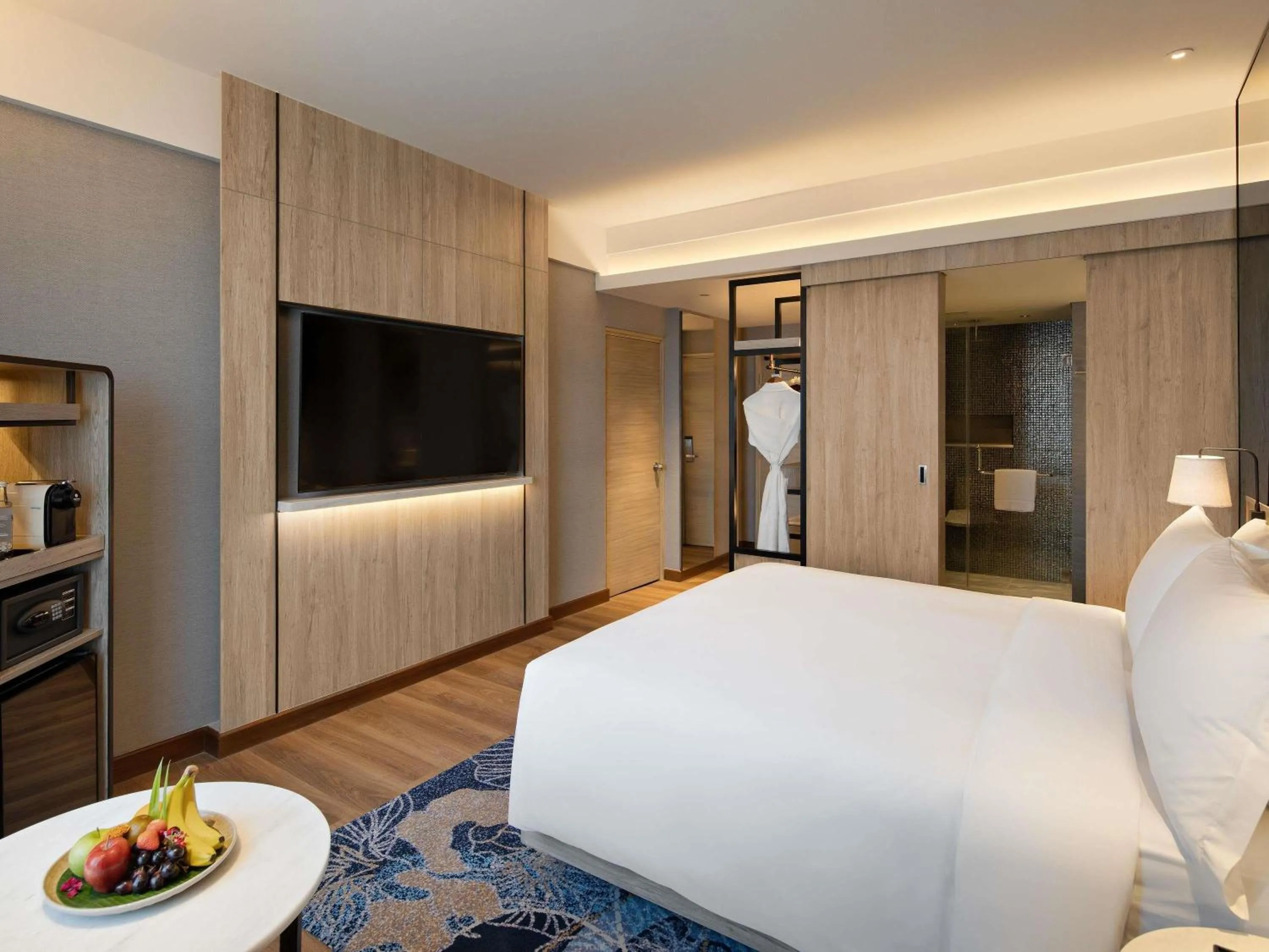 Bedroom, Bed in Mövenpick Hotel Jakarta City Centre