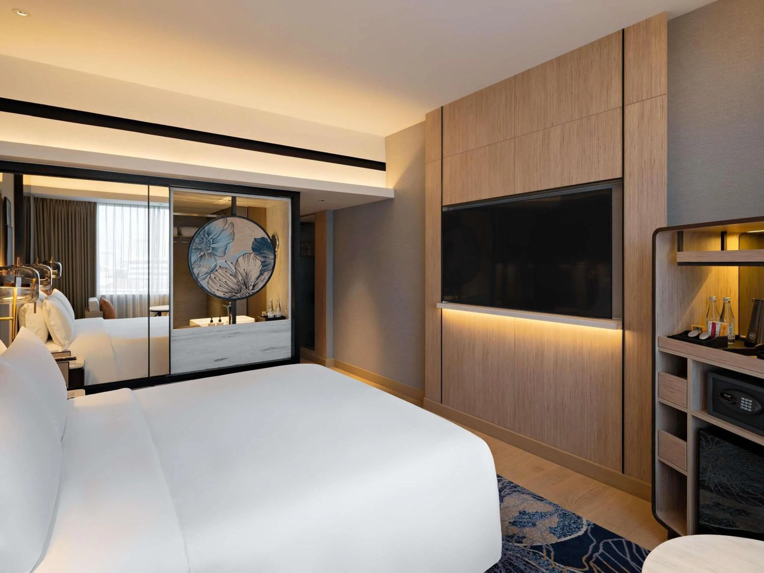 Bedroom, Bed in Mövenpick Hotel Jakarta City Centre