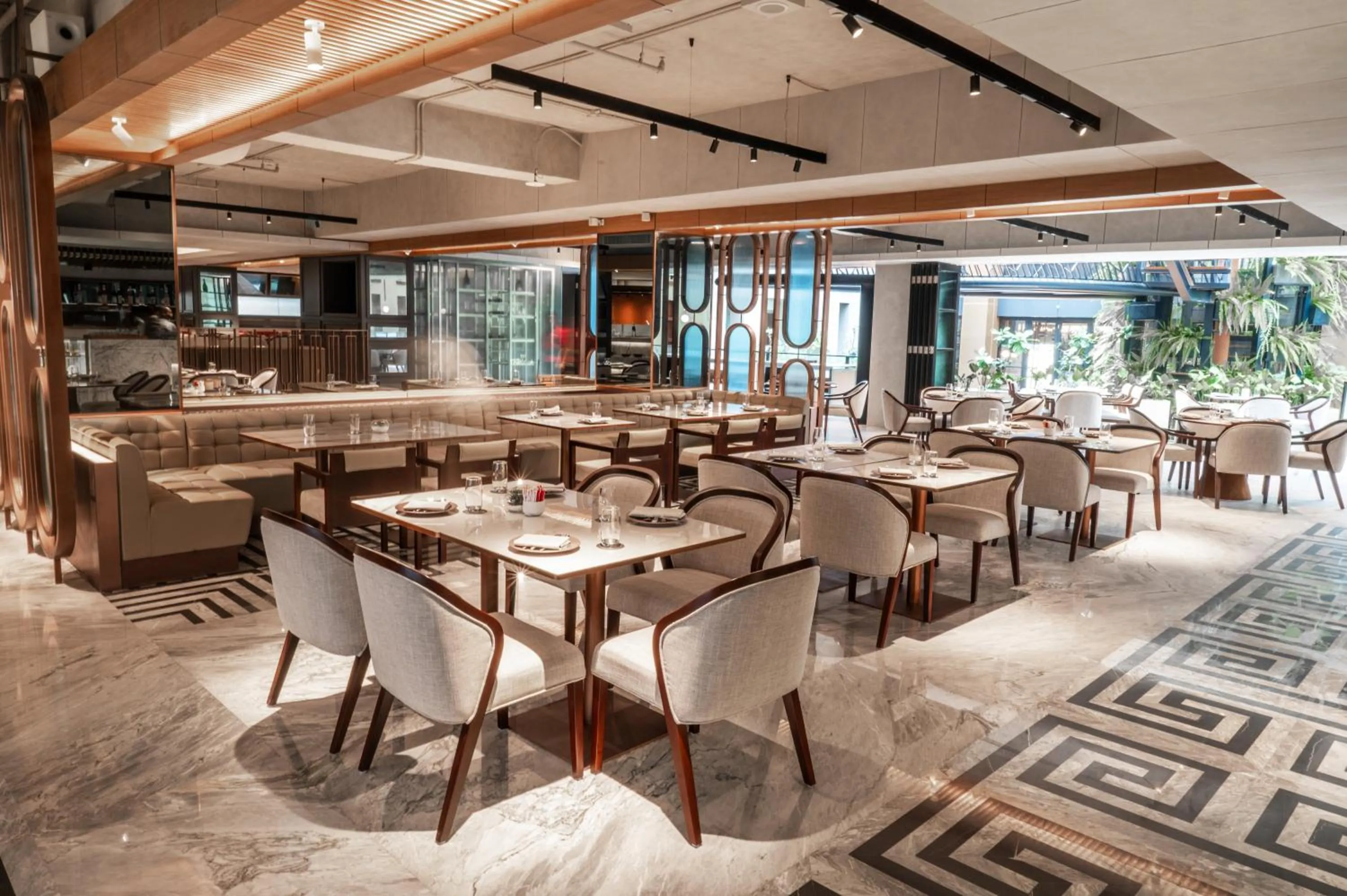 Restaurant/places to eat in Mövenpick Hotel Jakarta City Centre