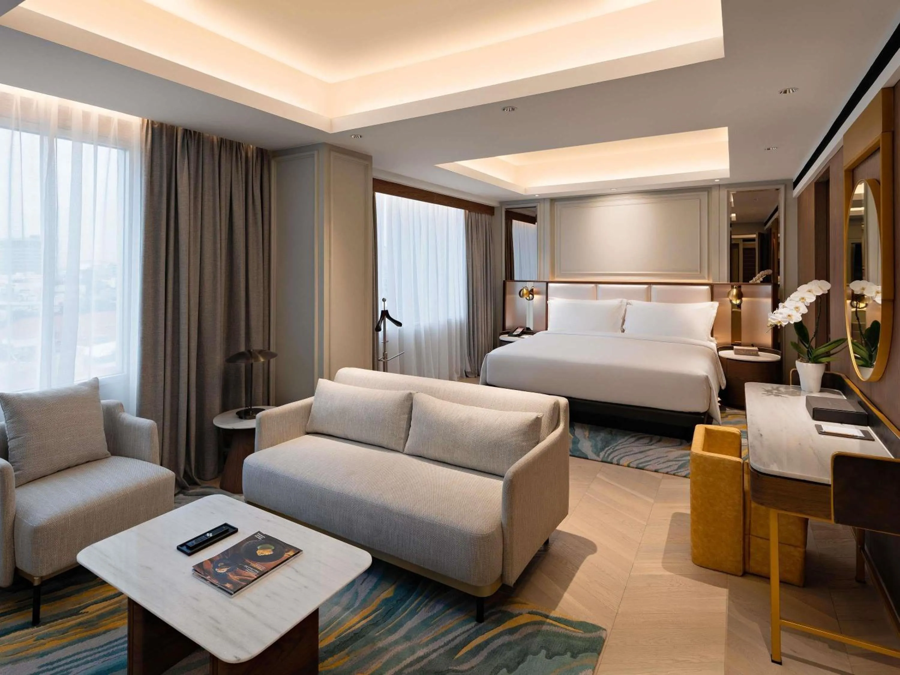 Bedroom, Bed in Mövenpick Hotel Jakarta City Centre