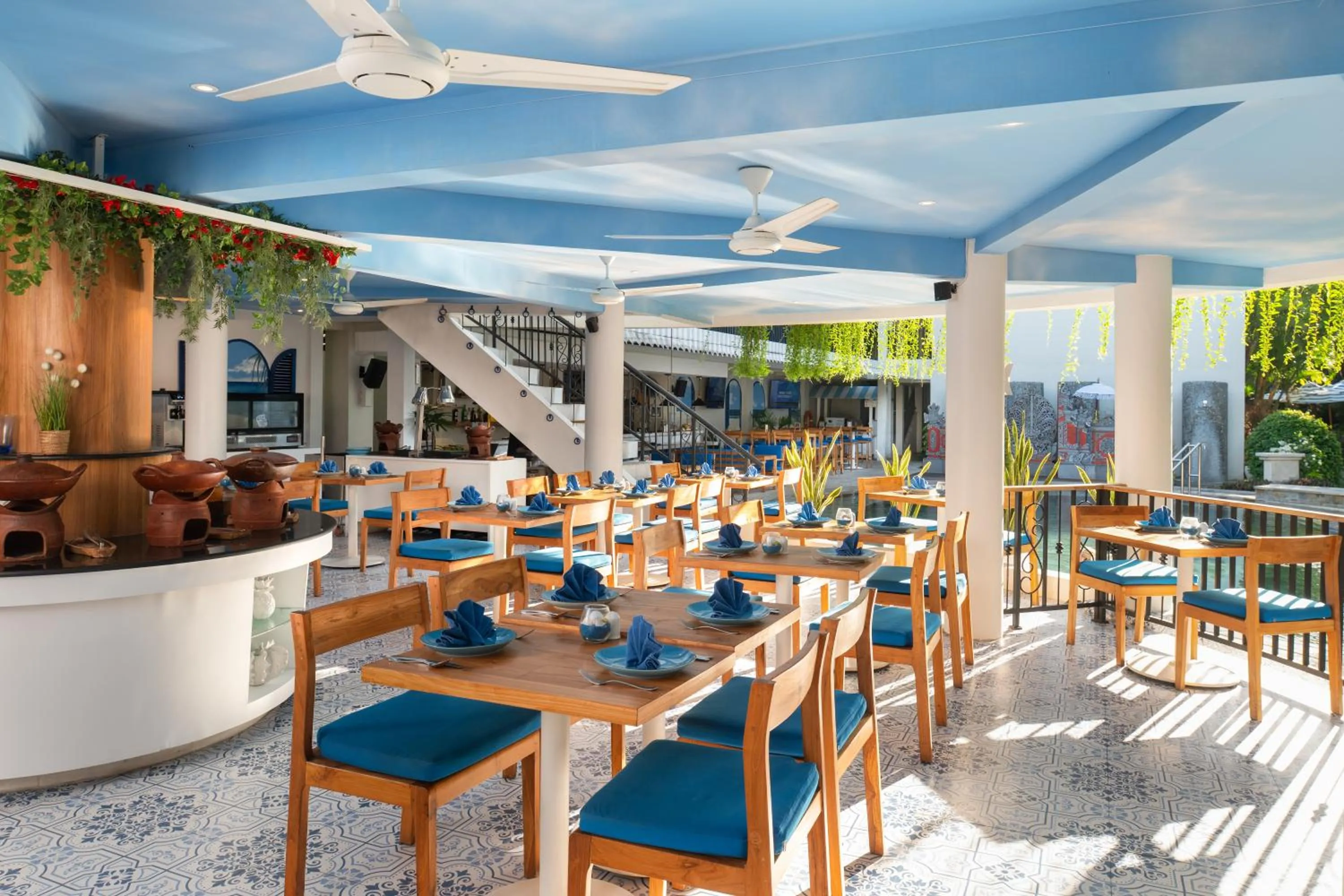 Restaurant/places to eat in Away Bali Legian Camakila