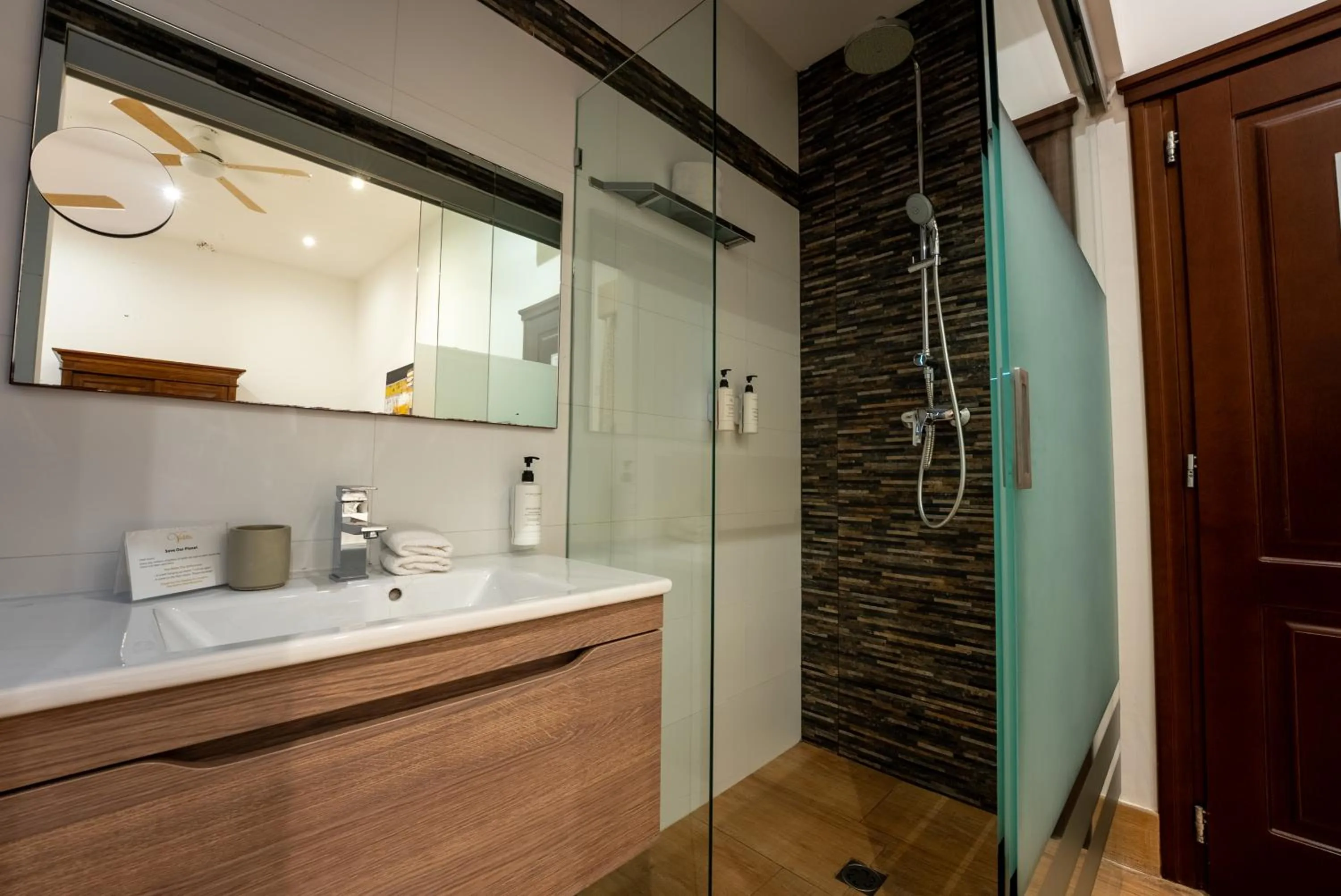 Shower in Palazzo Violetta