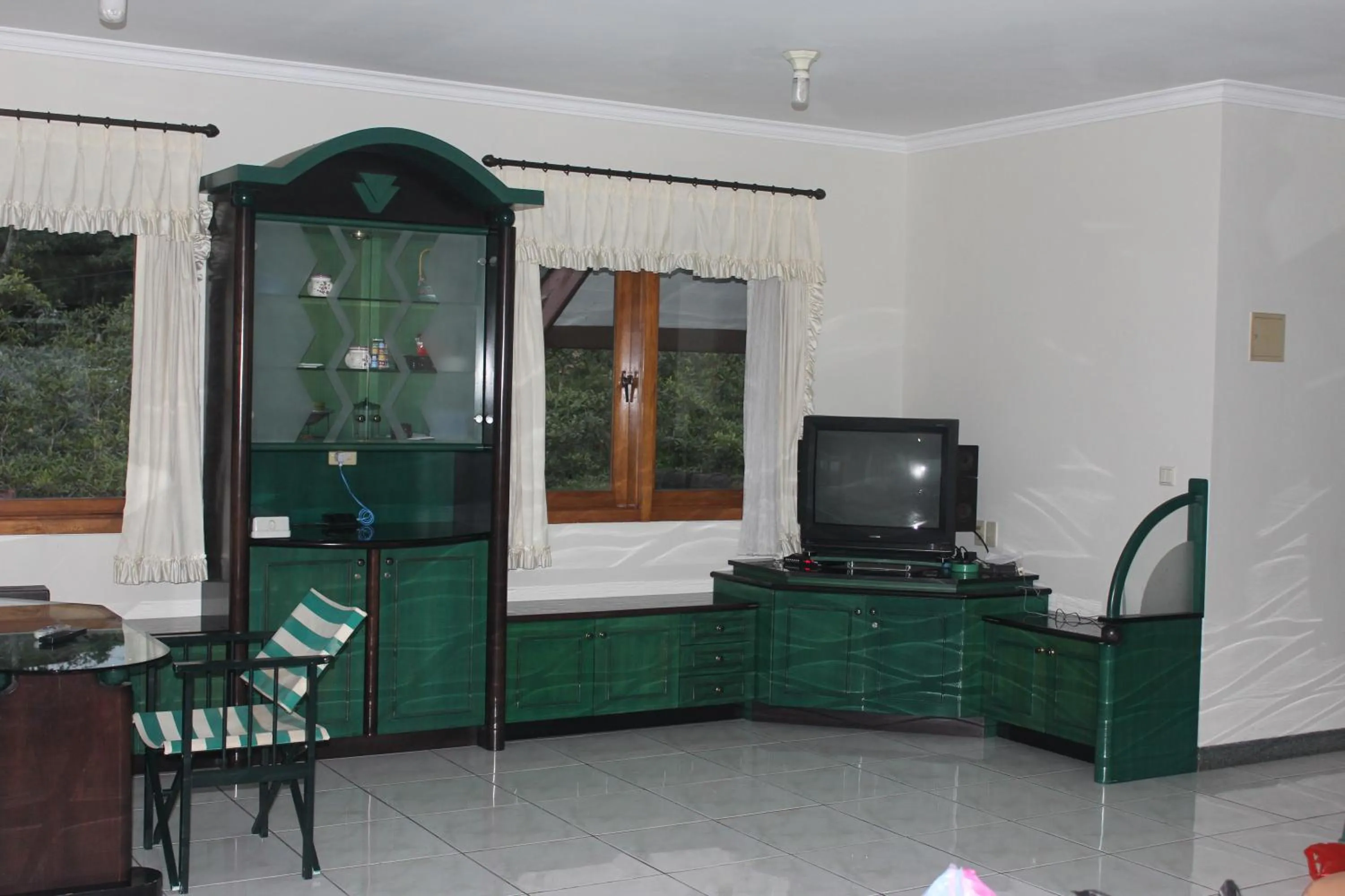 Communal lounge/ TV room in Villa Buenavista Puncak