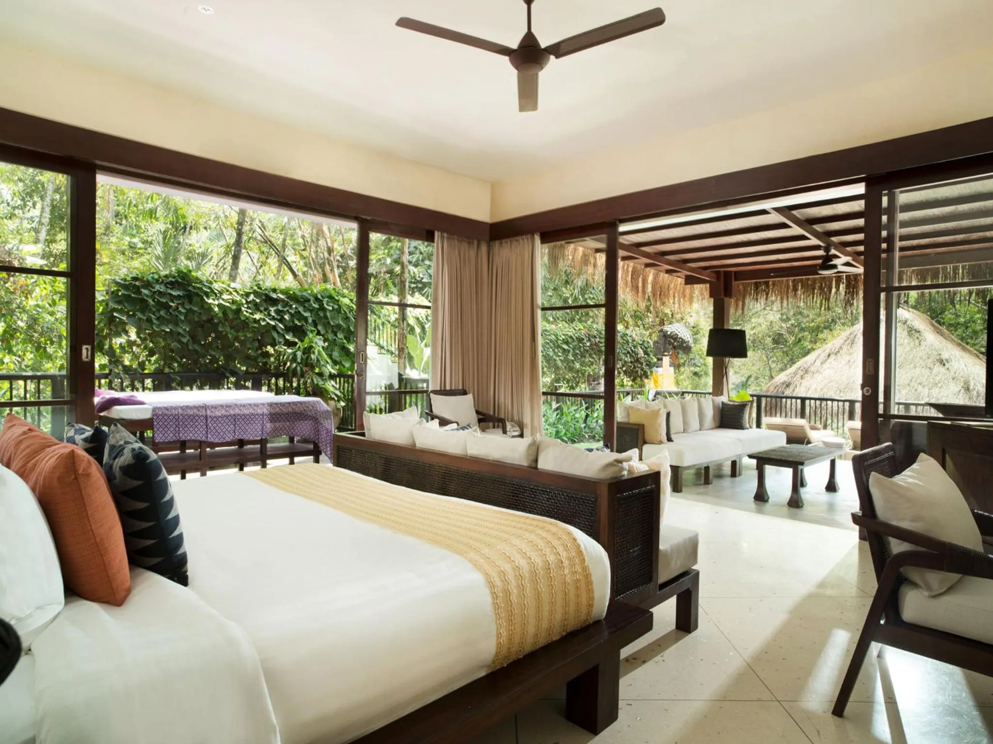 Bedroom, Bed in Hanging Gardens of Bali