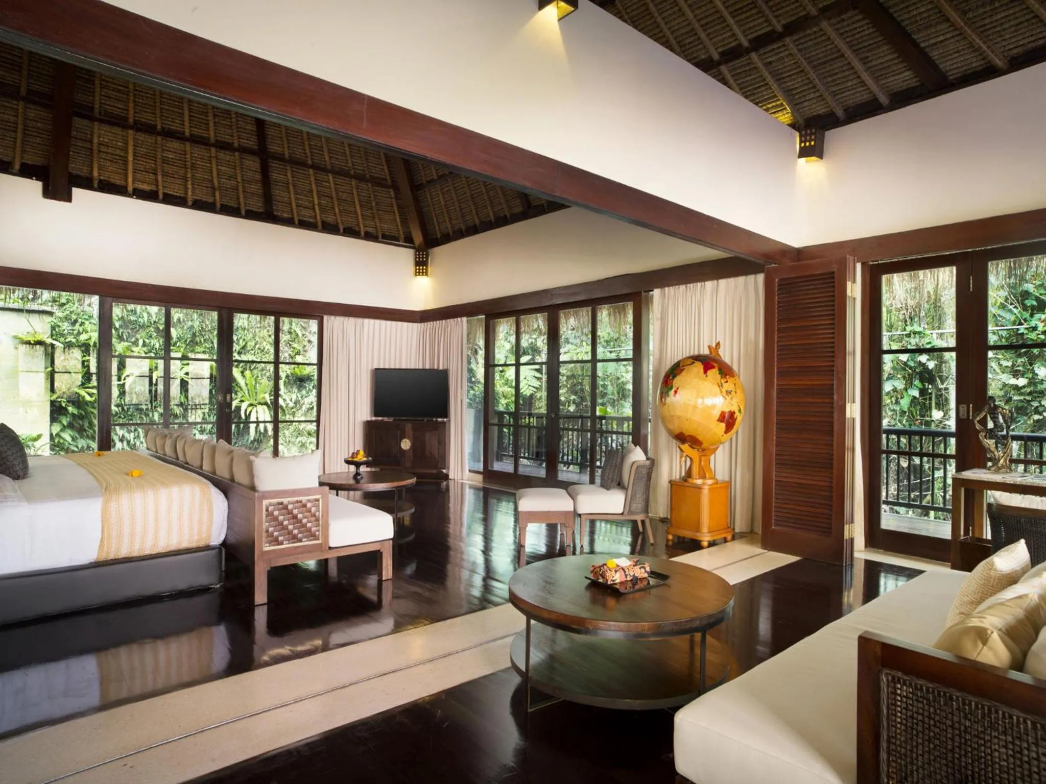 Living room, Bed in Hanging Gardens of Bali