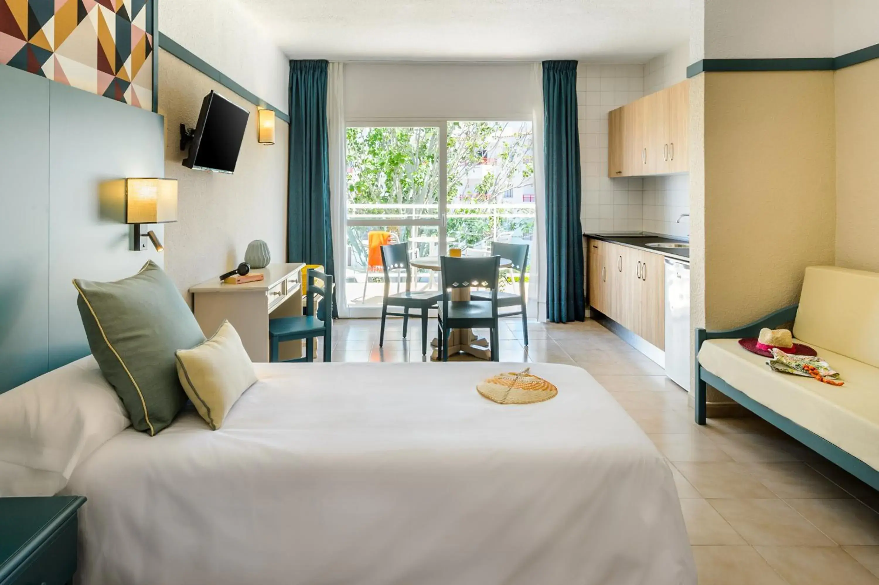 Photo of the whole room, Bed in Aparthotel Vibra Club Maritim Photo of the whole room, Bed in Aparthotel Vibra Club Maritim