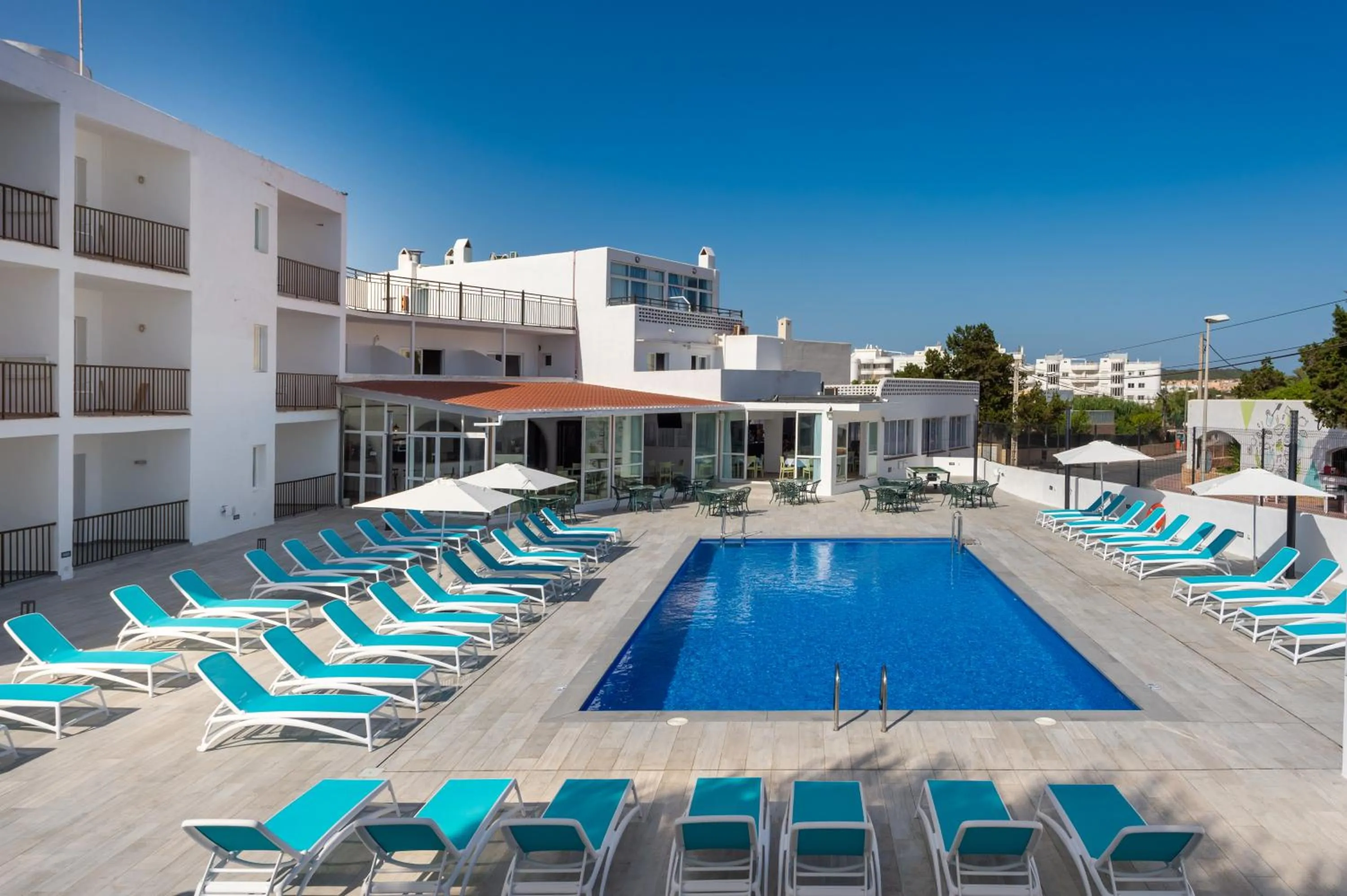 Swimming pool in Aparthotel Vibra Club Maritim
