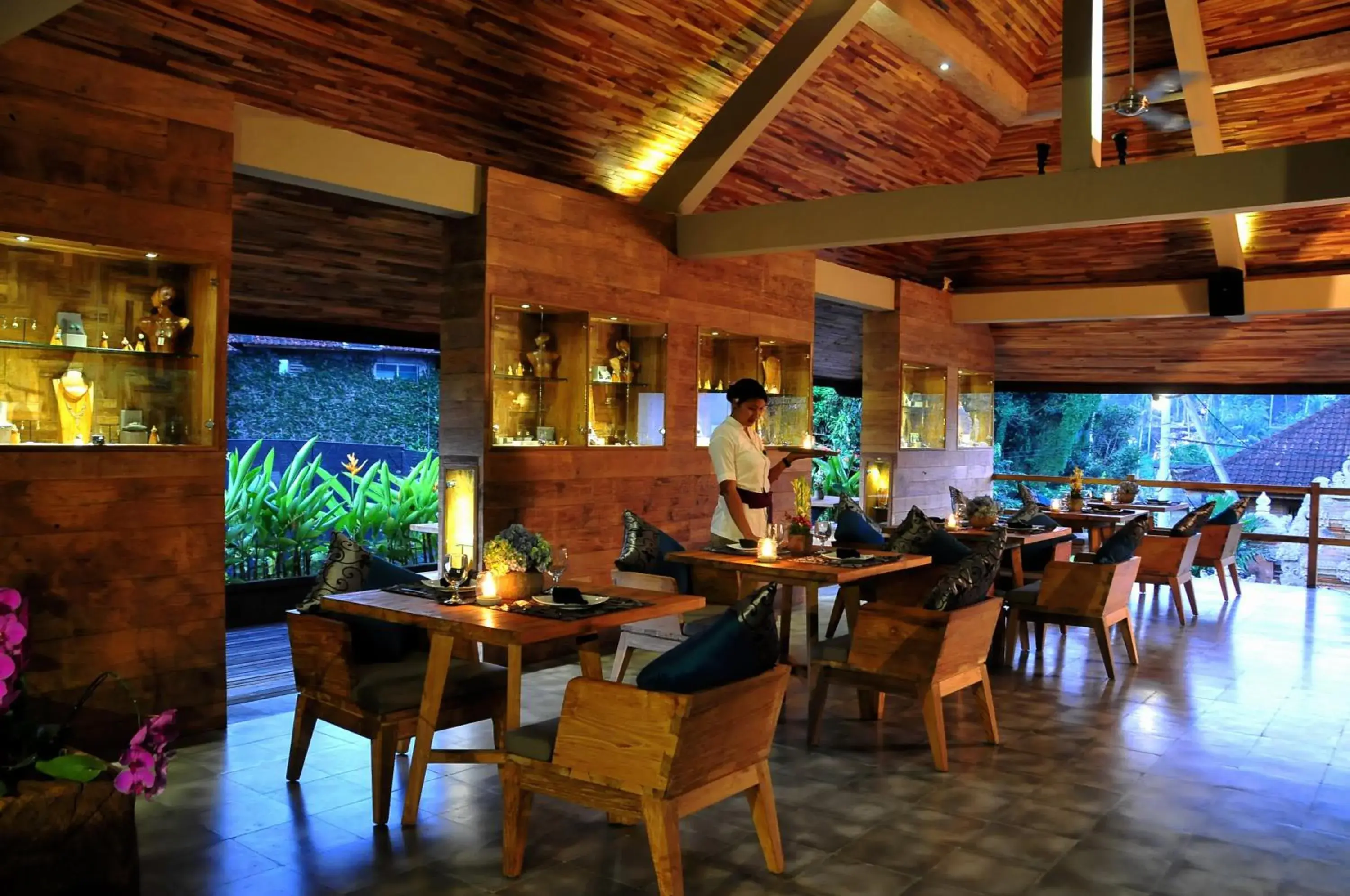 Restaurant/places to eat in Sri Ratih Cottages, CHSE Certified Restaurant/places to eat in Sri Ratih Cottages, CHSE Certified