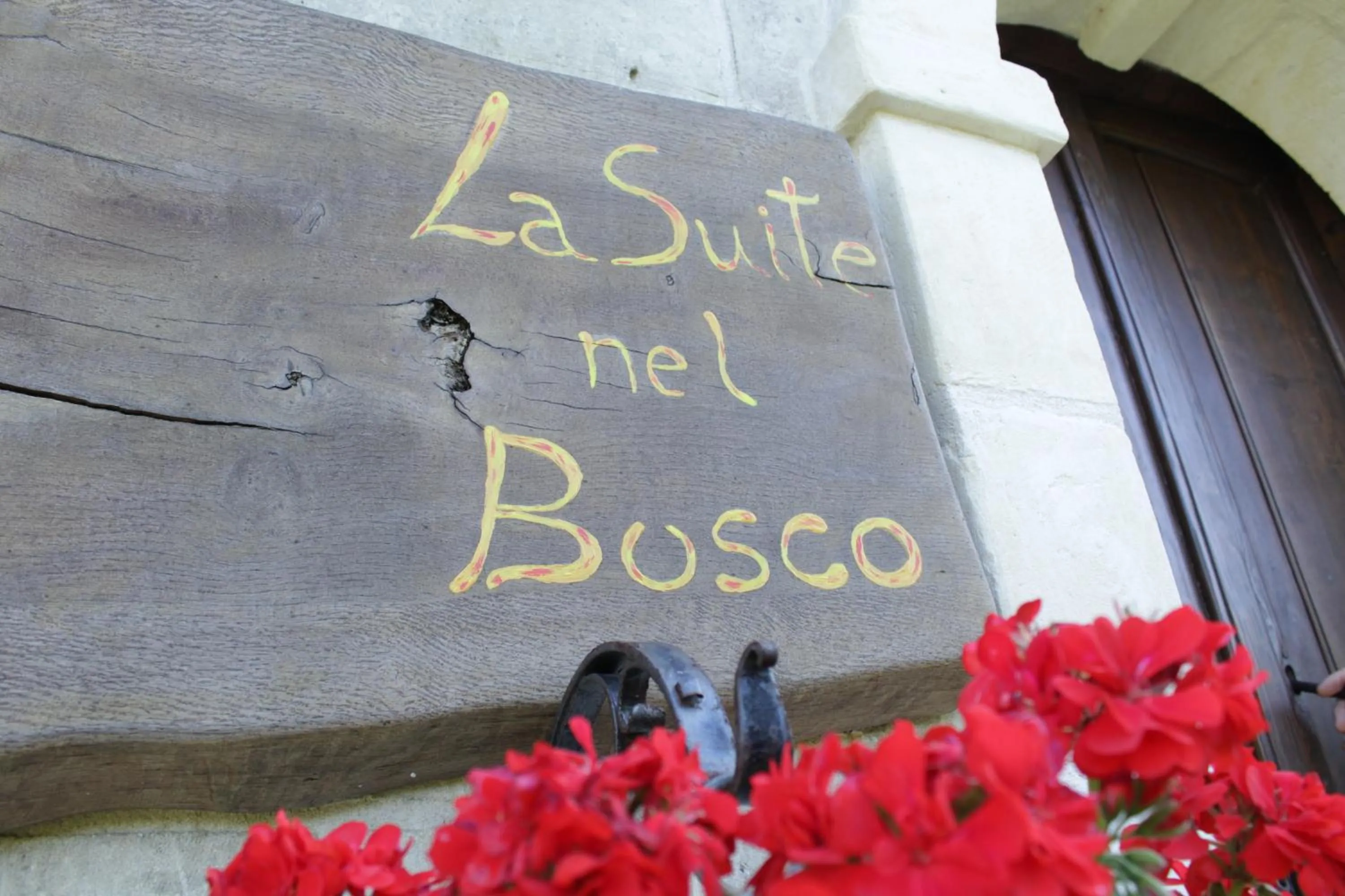 Decorative detail in La Suite nel Bosco