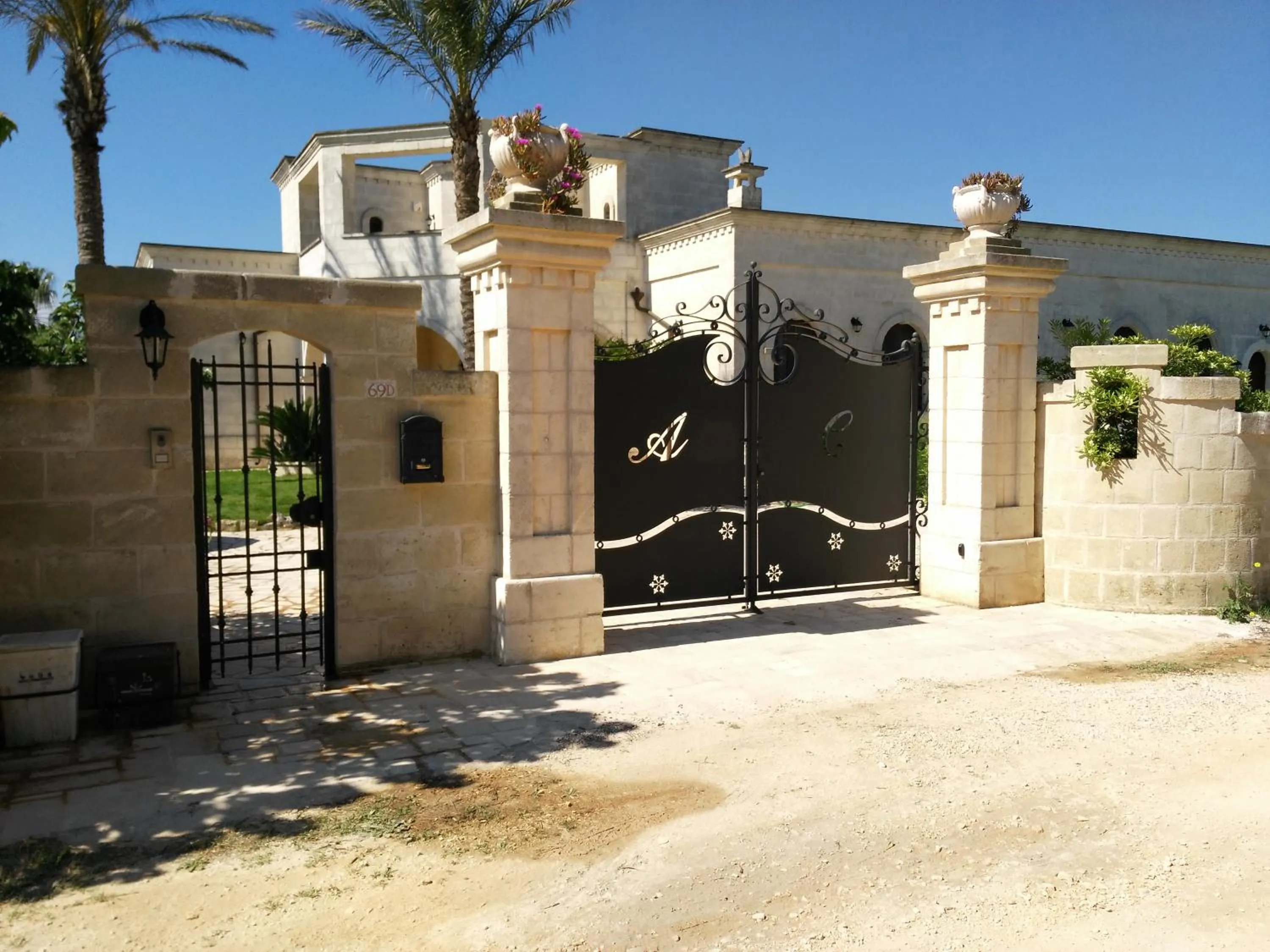 Property building in La Suite nel Bosco