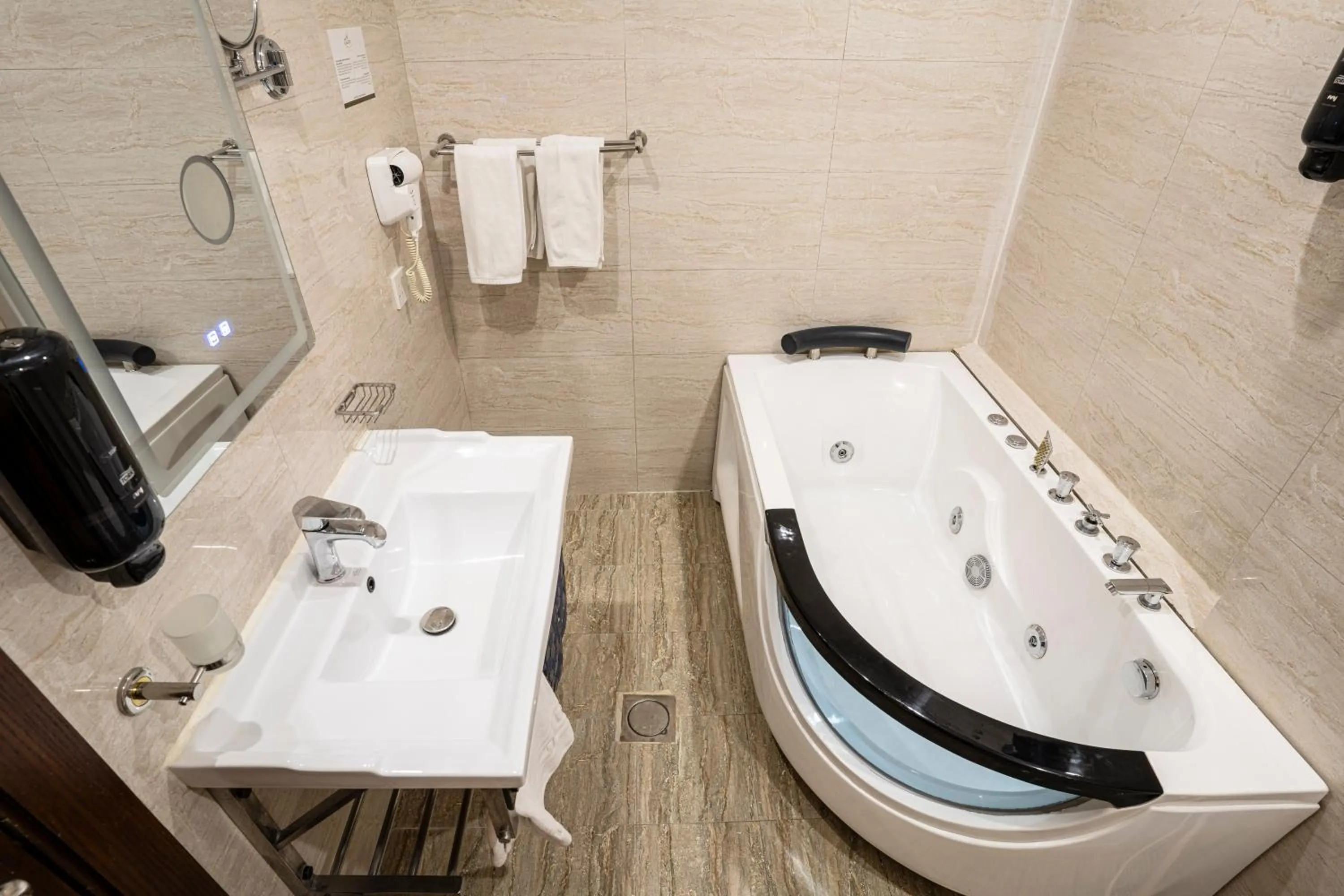 Bathroom in P Quattro Relax Hotel