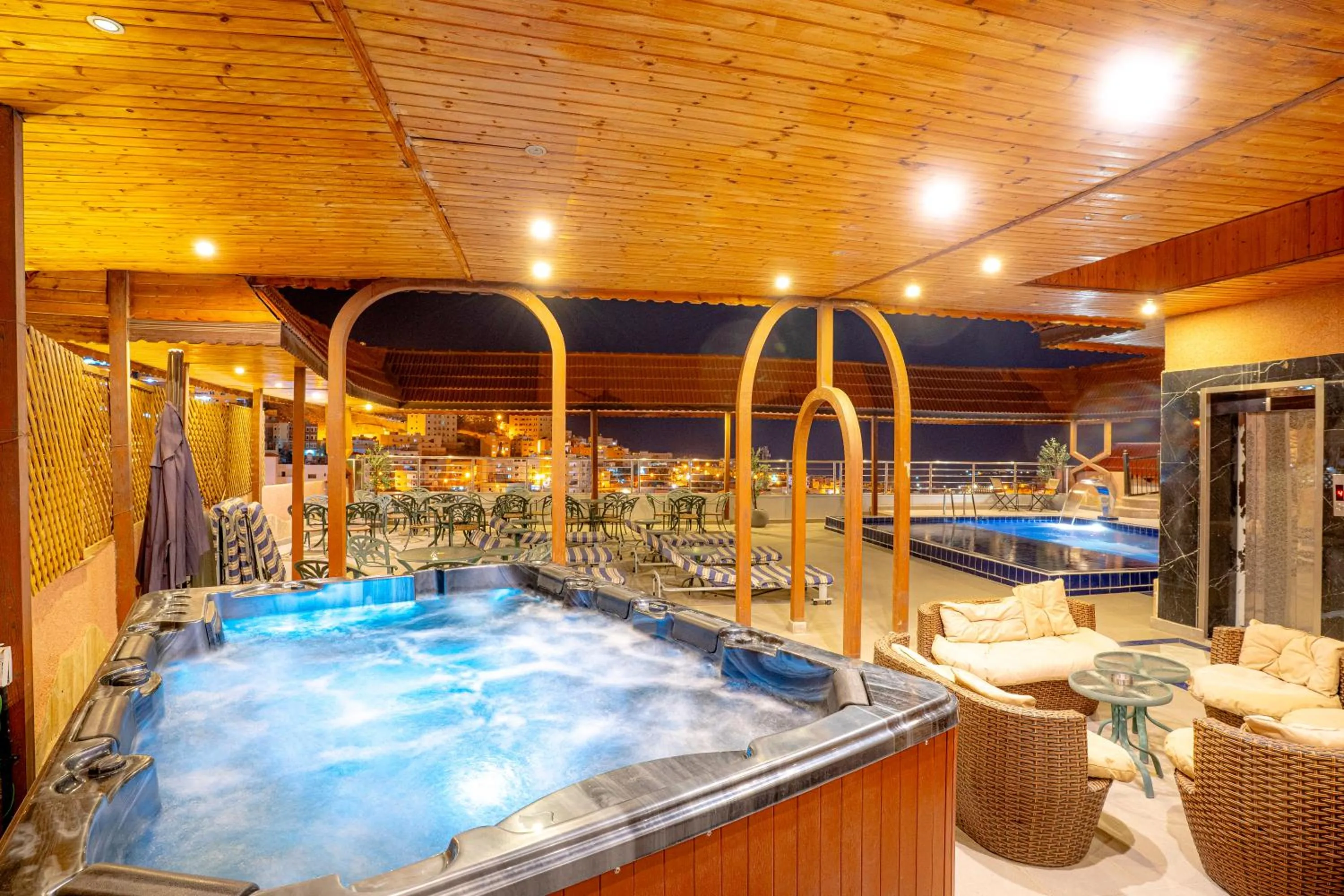Hot Tub in P Quattro Relax Hotel
