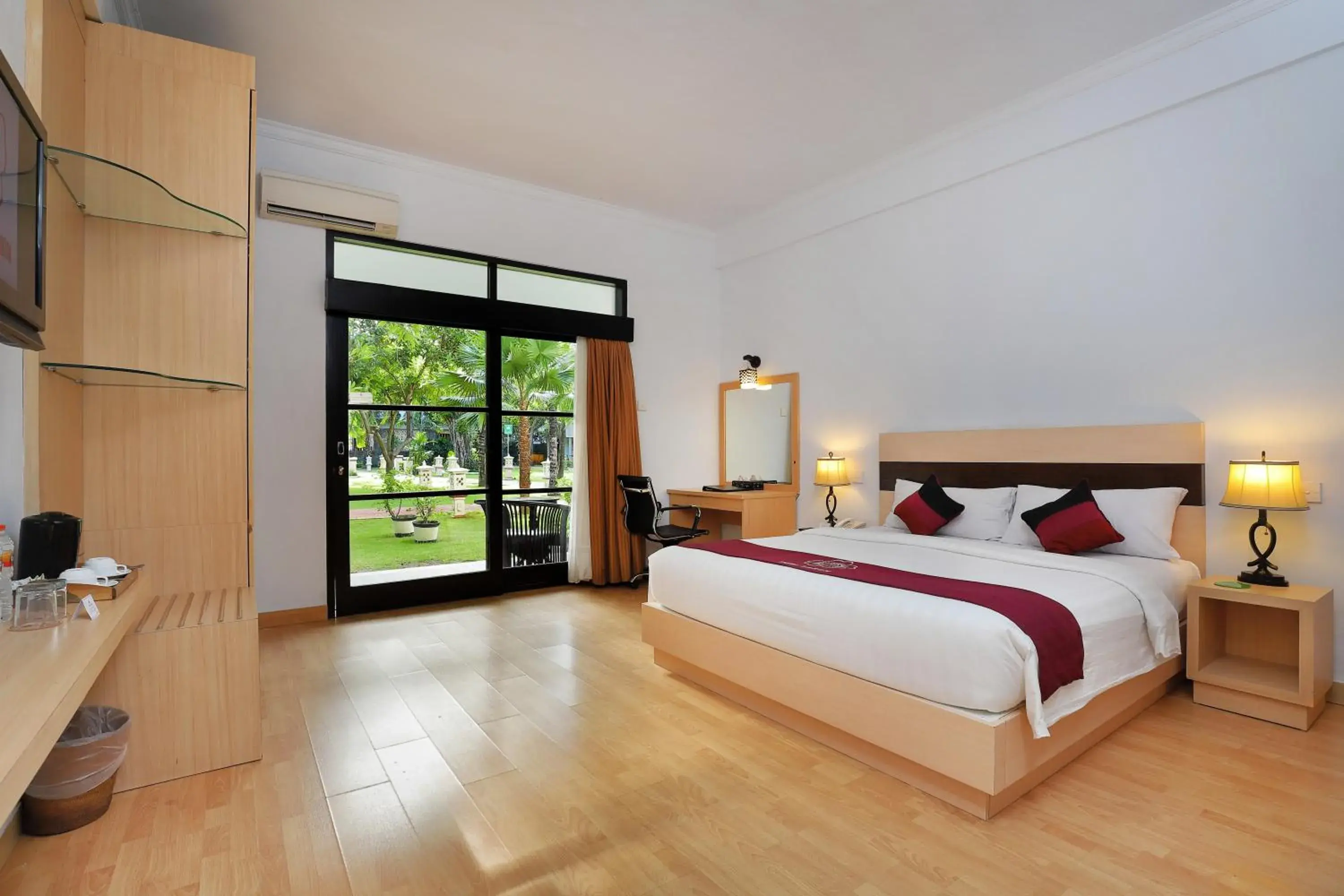 Deluxe Double or Twin Room in Puri Saron Hotel Seminyak Deluxe Double or Twin Room in Puri Saron Hotel Seminyak