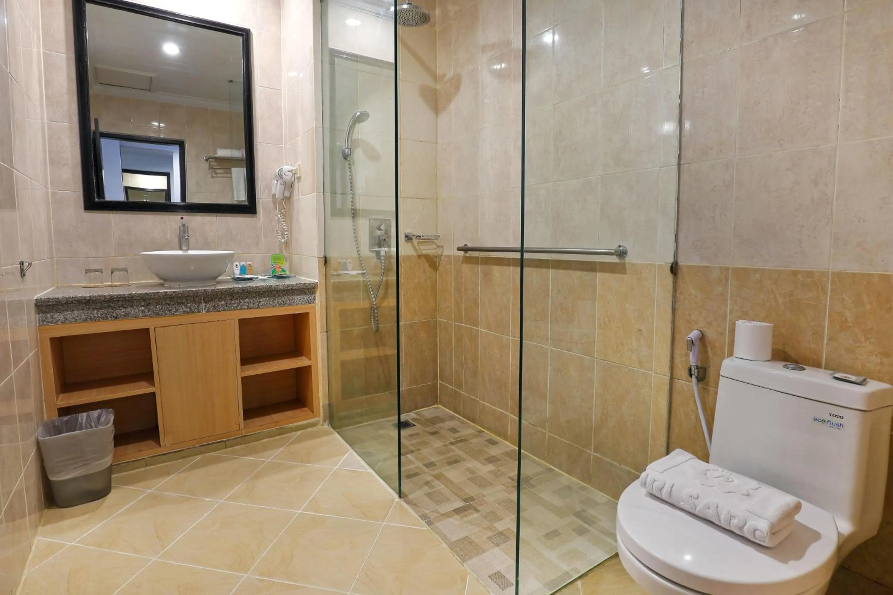 Shower in Puri Saron Hotel Seminyak