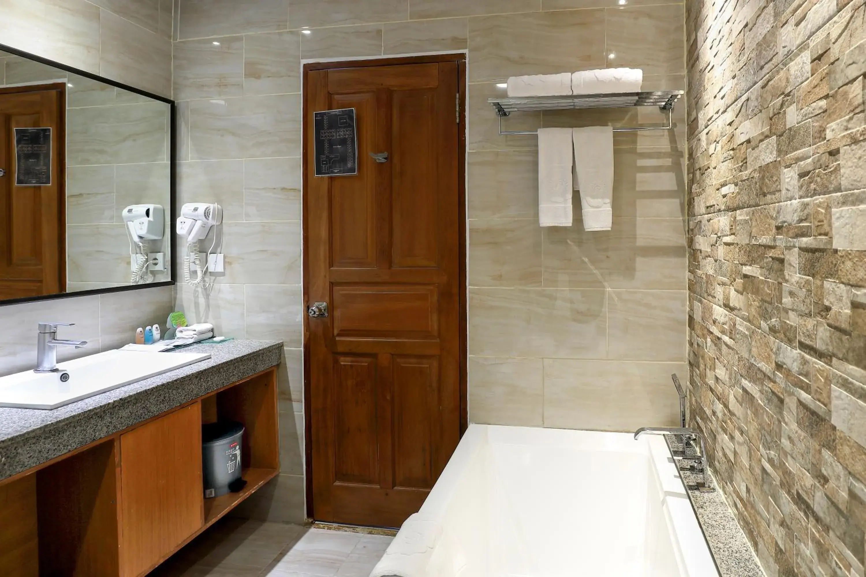 Bathroom in Puri Saron Hotel Seminyak Bathroom in Puri Saron Hotel Seminyak