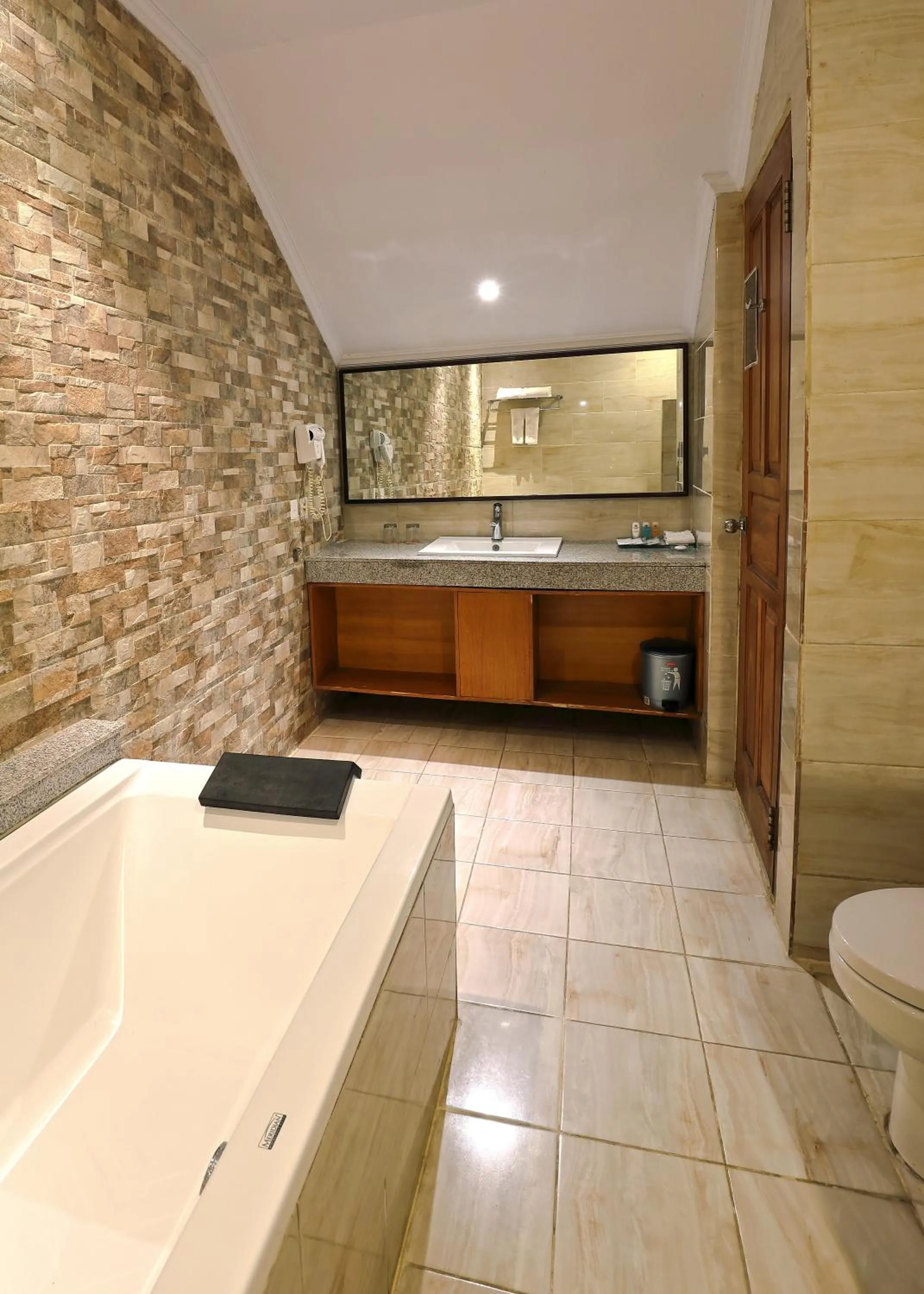 Bathroom in Puri Saron Hotel Seminyak