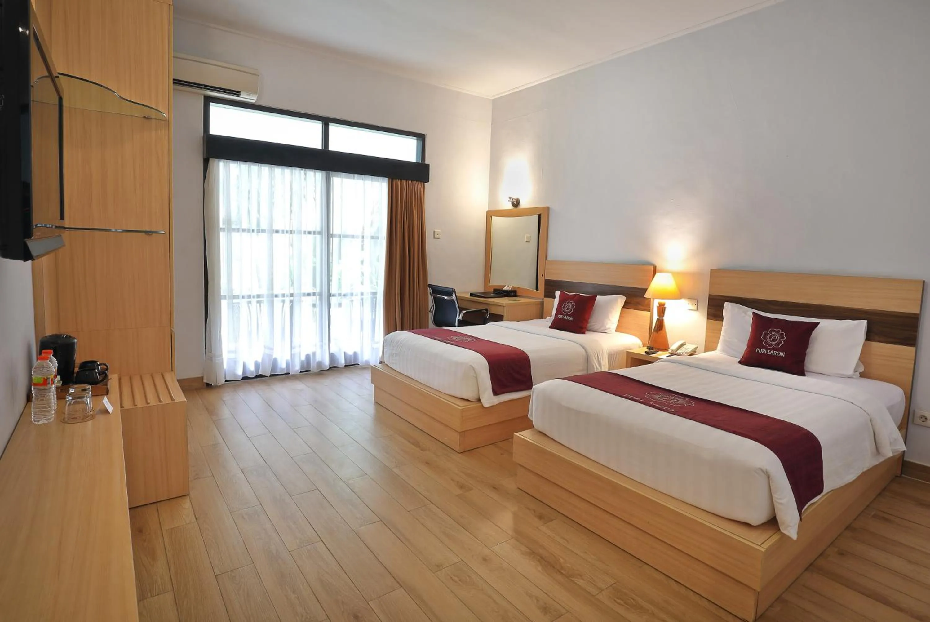 Bedroom, Bed in Puri Saron Hotel Seminyak