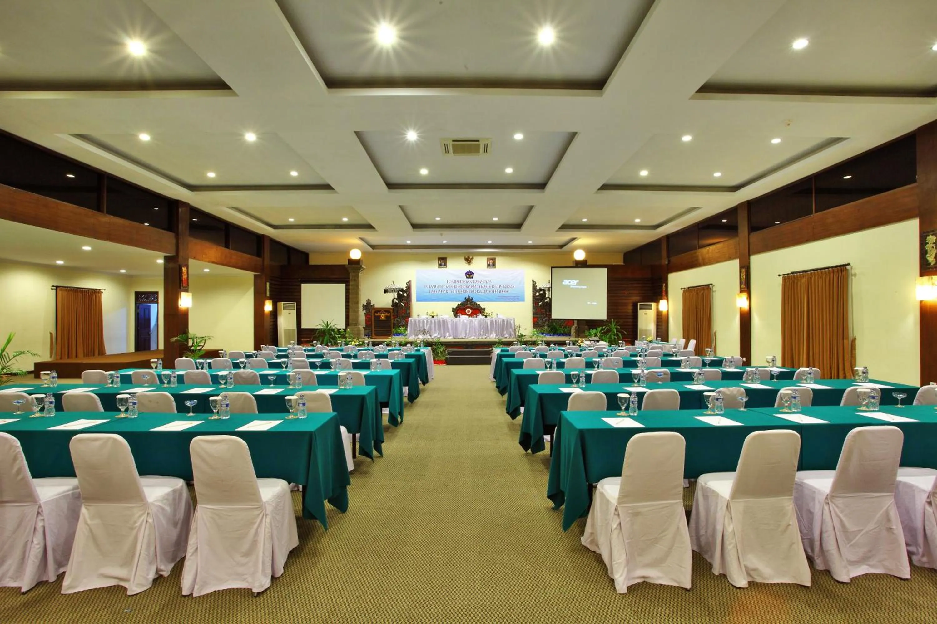 Business facilities in Puri Saron Hotel Seminyak