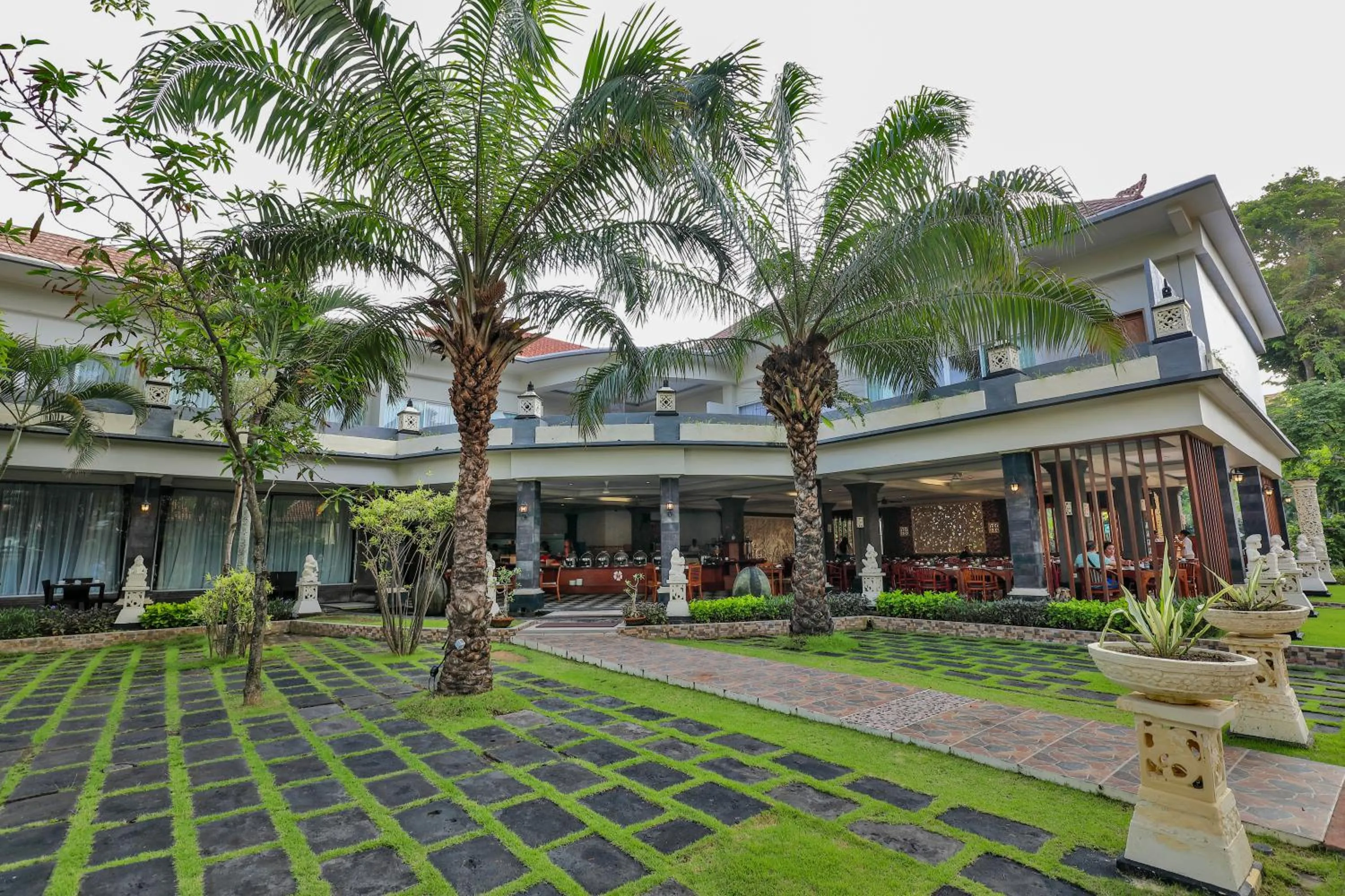 Restaurant/places to eat in Puri Saron Hotel Seminyak