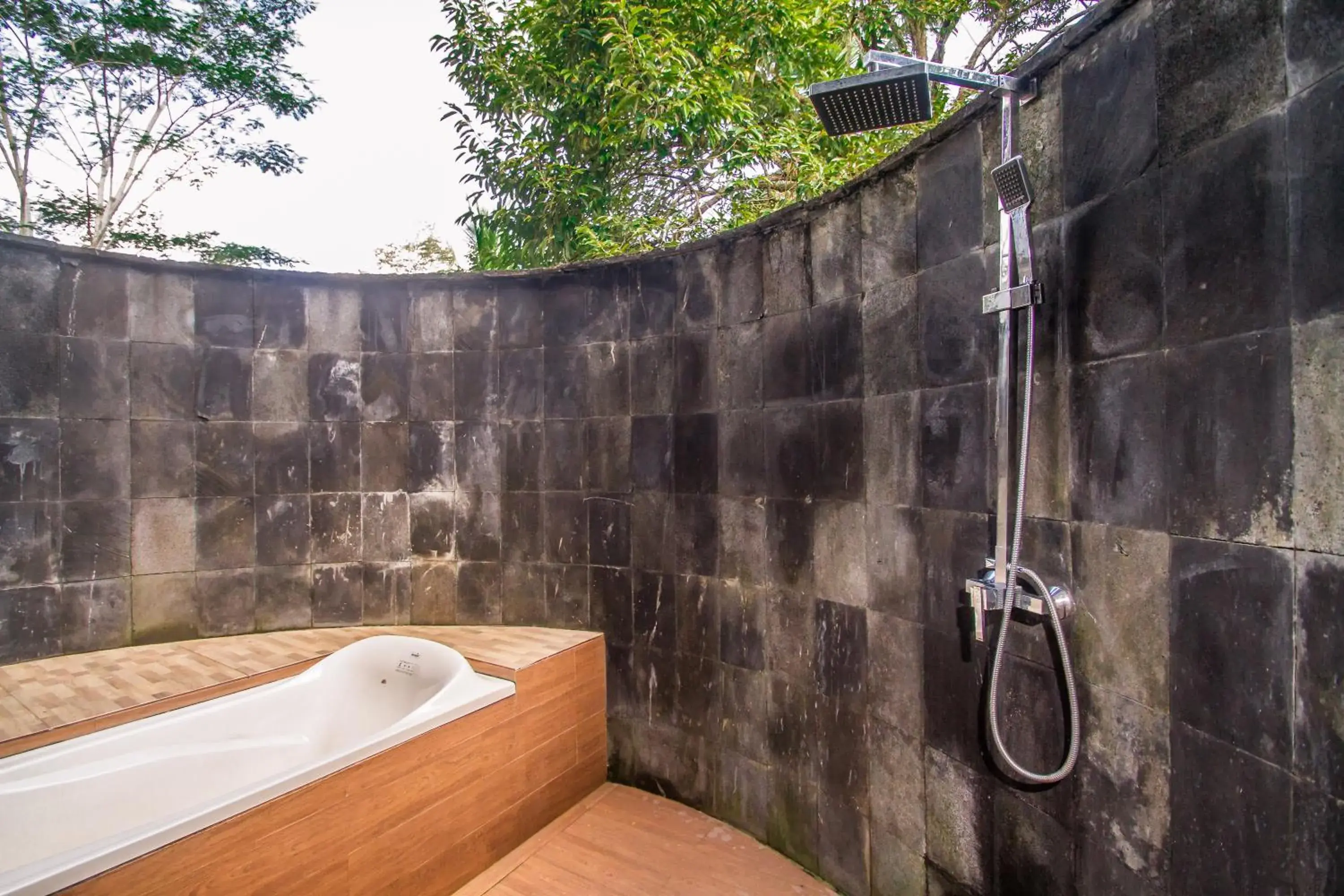 Shower in Puri Saron Hotel Madangan - Gianyar Shower in Puri Saron Hotel Madangan - Gianyar