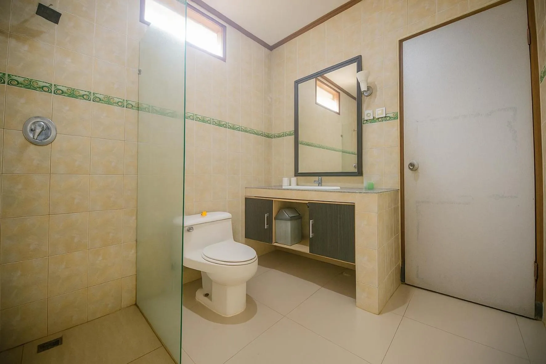 Bathroom in Puri Saron Hotel Madangan - Gianyar