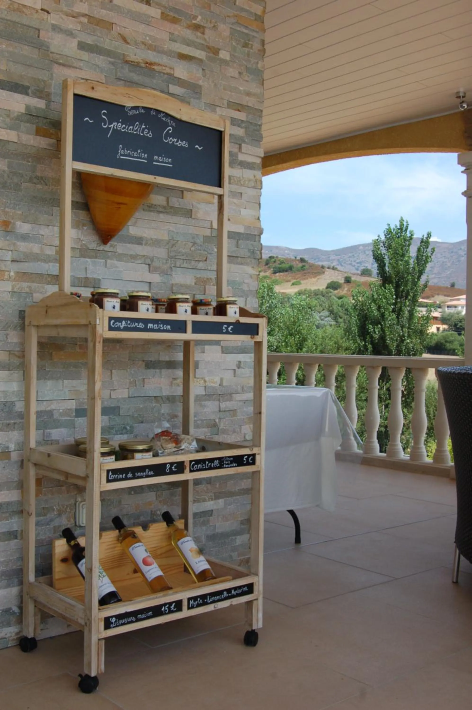 On-site shops in Perula di Machja